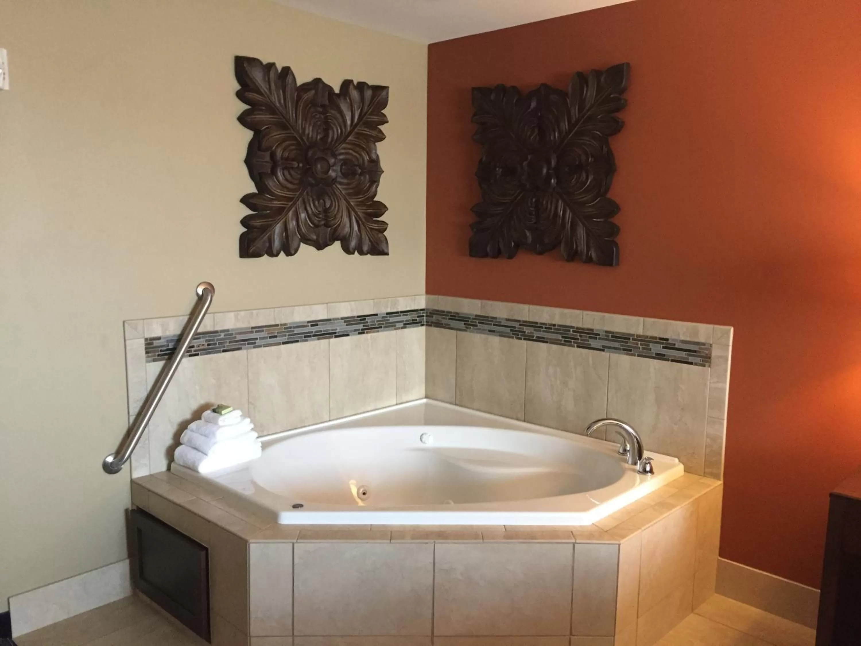 Suite with Spa Bath in Grandstay Hotel & Suites Mount Horeb - Madison