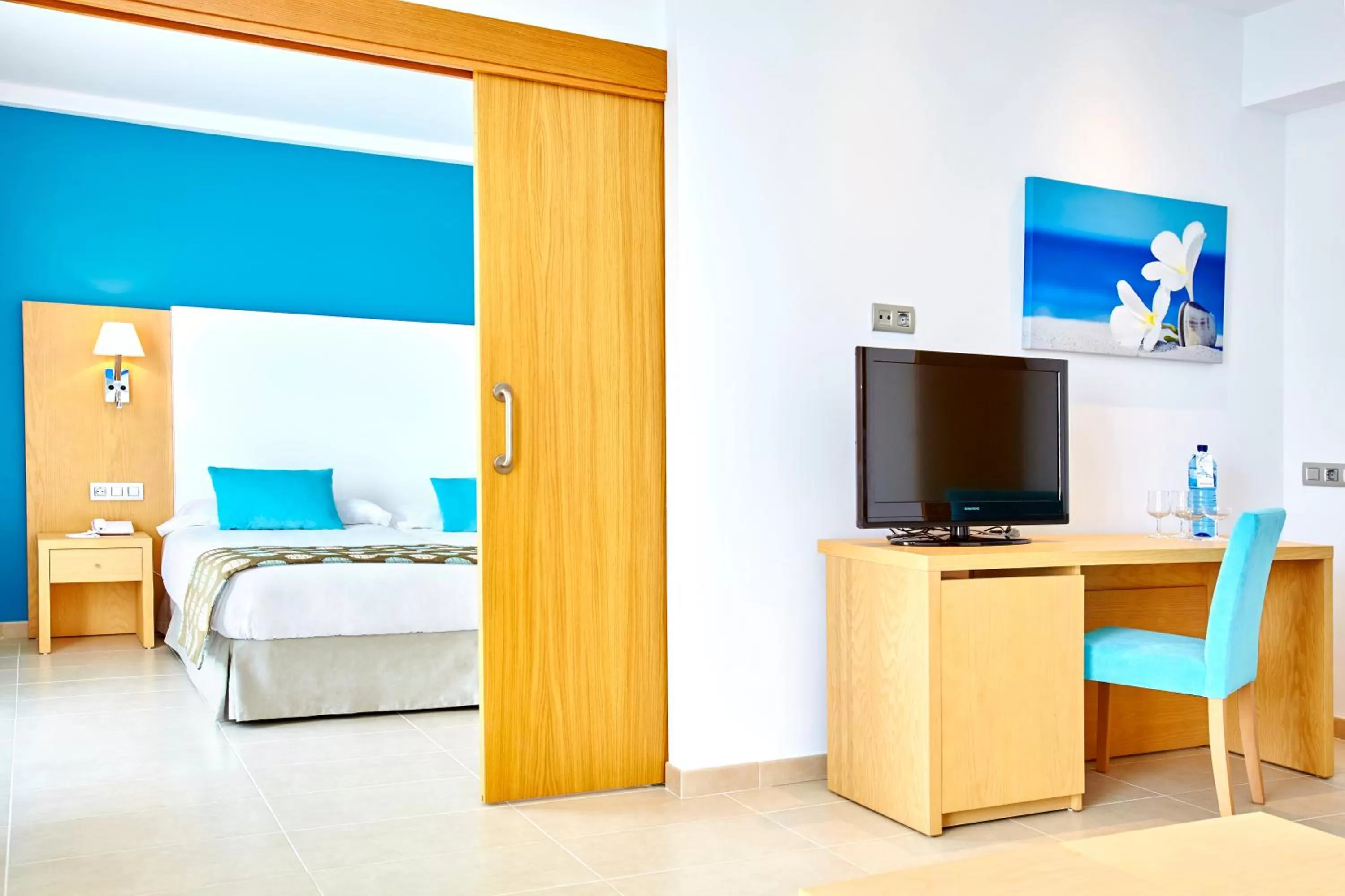 Suite with Sea View (2 Adults + 2 Children) in Universal Hotel Marqués