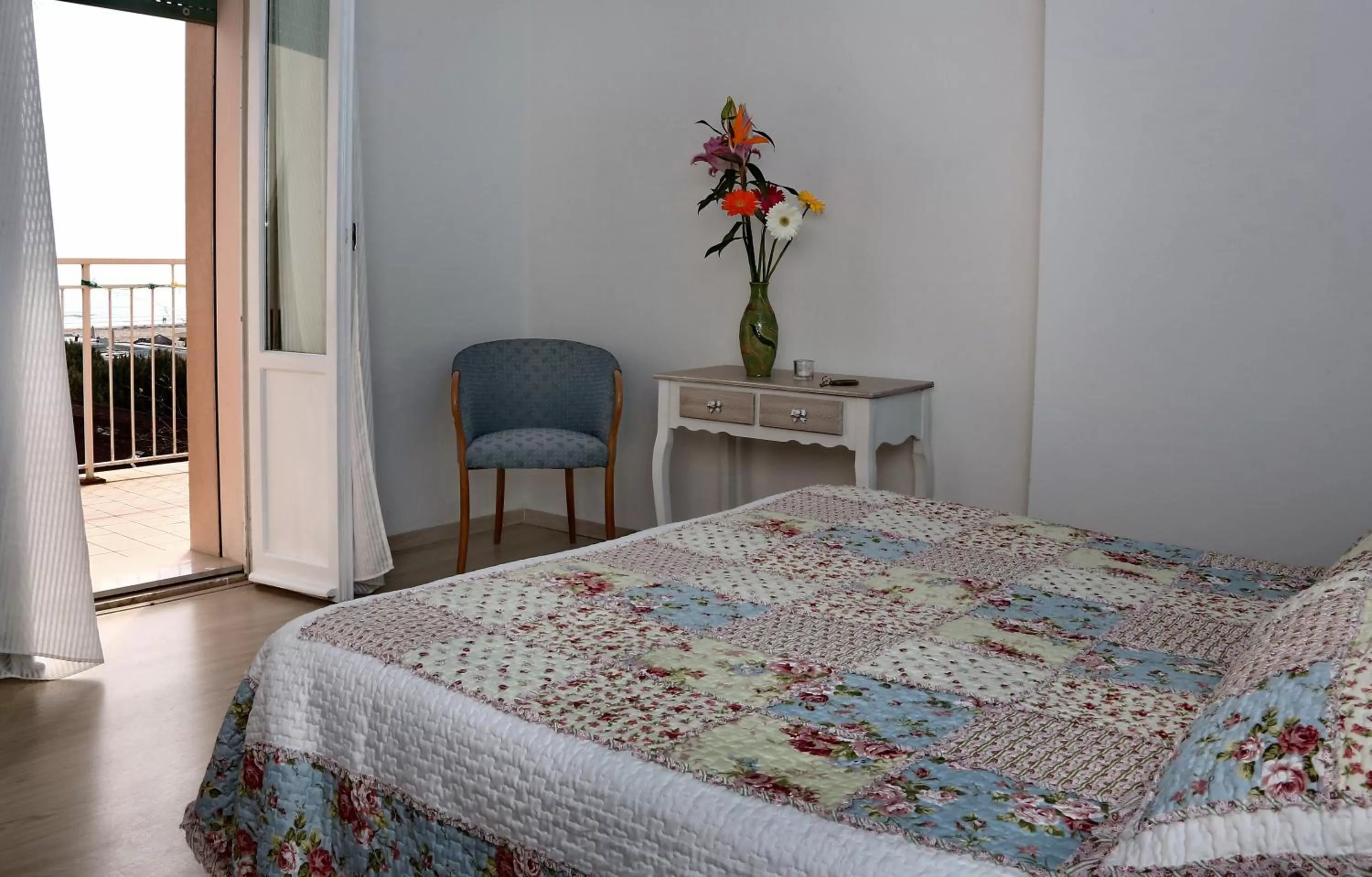 Double Room with Balcony in Hotel Santiago