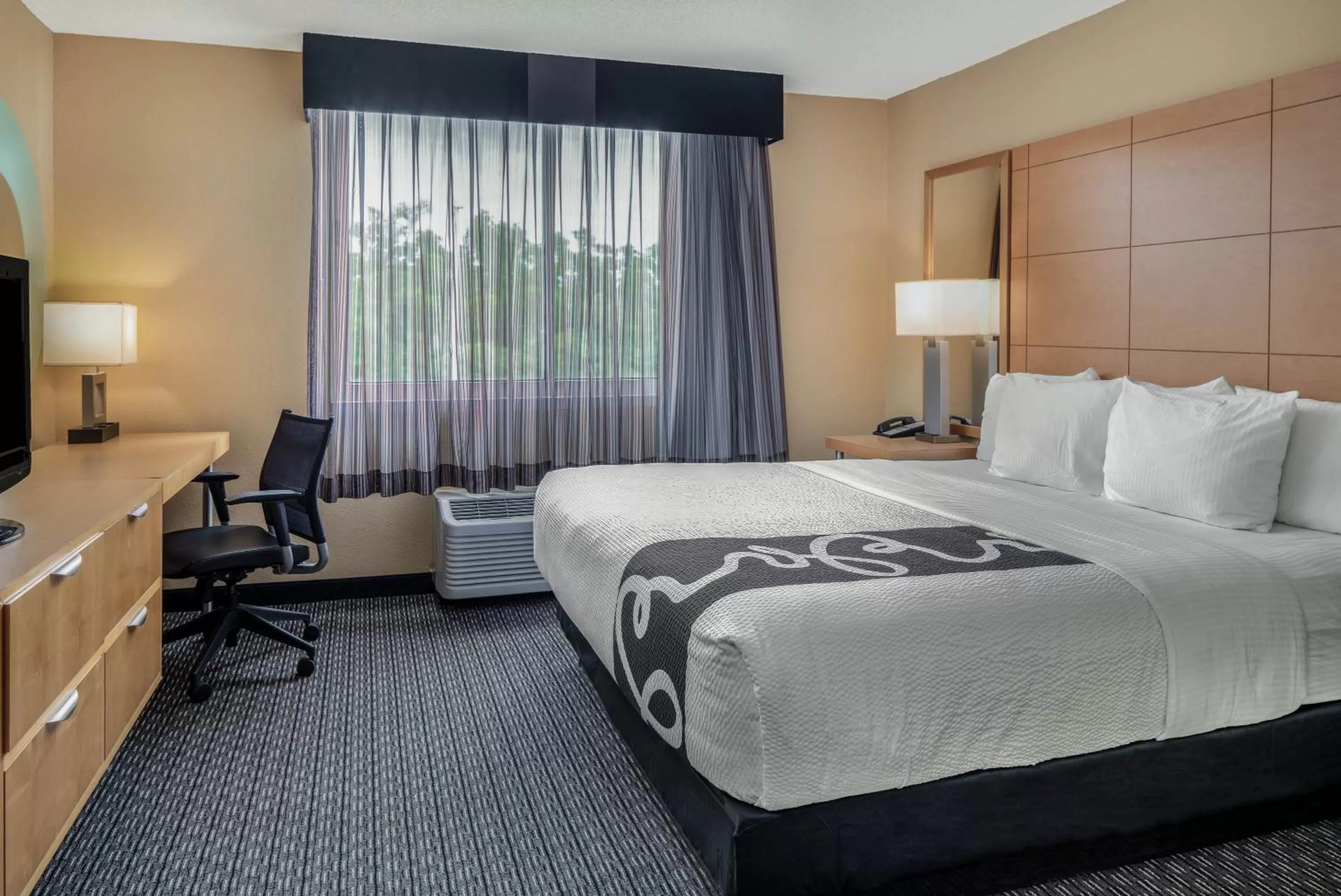King Room - Non-Smoking in La Quinta by Wyndham Naples Downtown