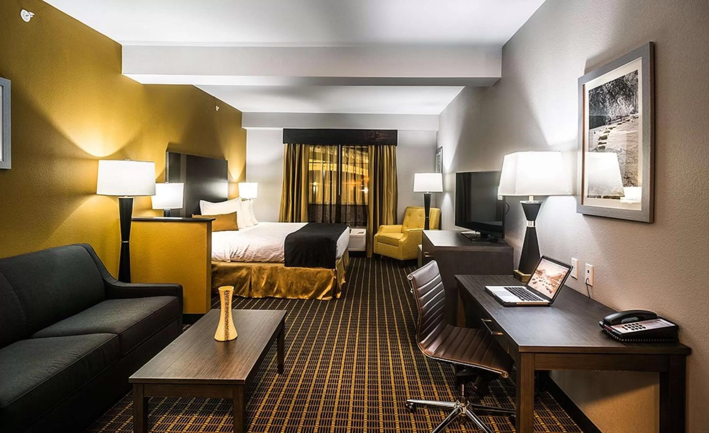 King Suite with Roll - Disability Access - In Shower in Best Western Plus Lampasas Inn & Suites