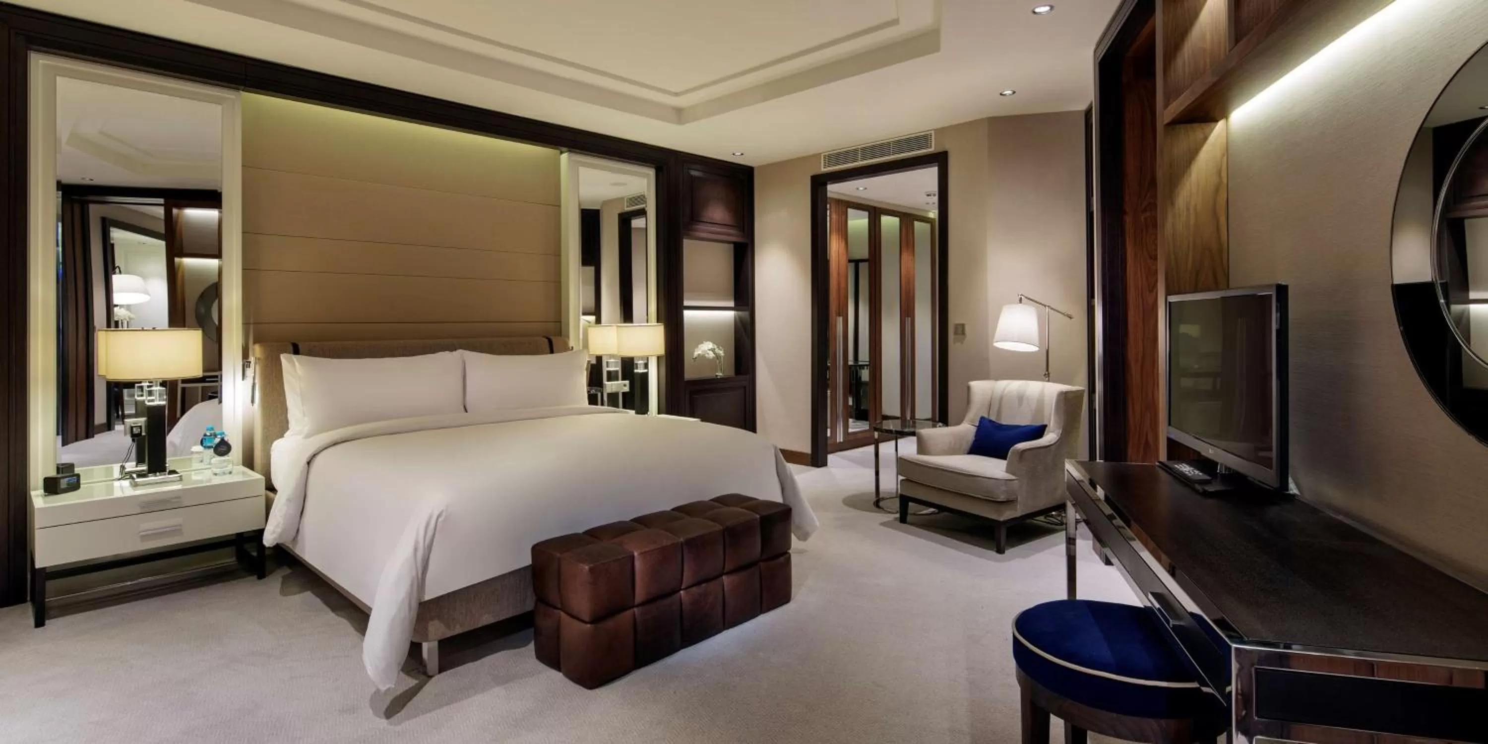 Suite with Lounge Access - Mobility Accessible in Hilton Istanbul Bomonti