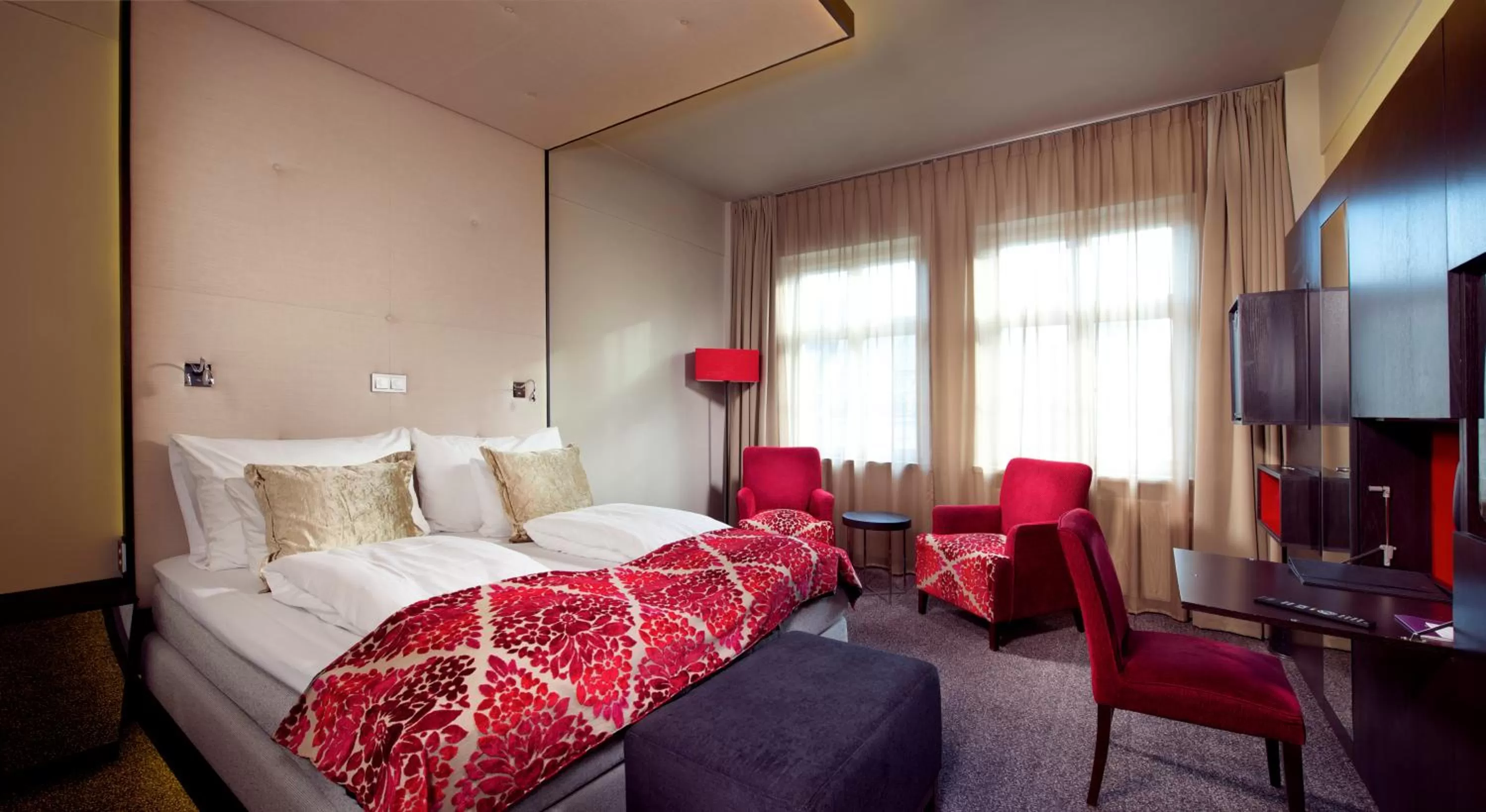 Superior Double Room in Home Hotel Folketeateret