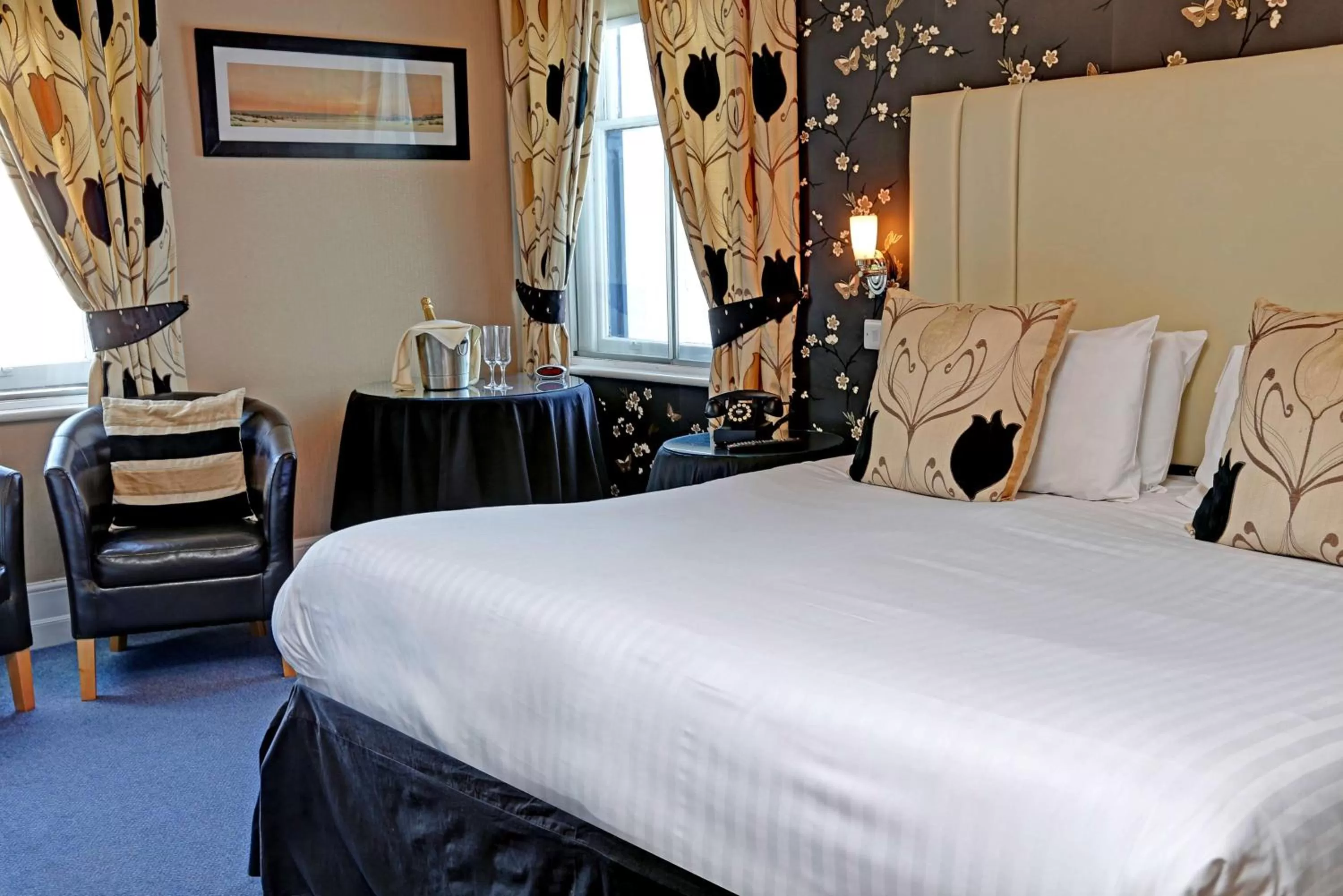 Suite with Sea View in BEST WESTERN New Holmwood Hotel