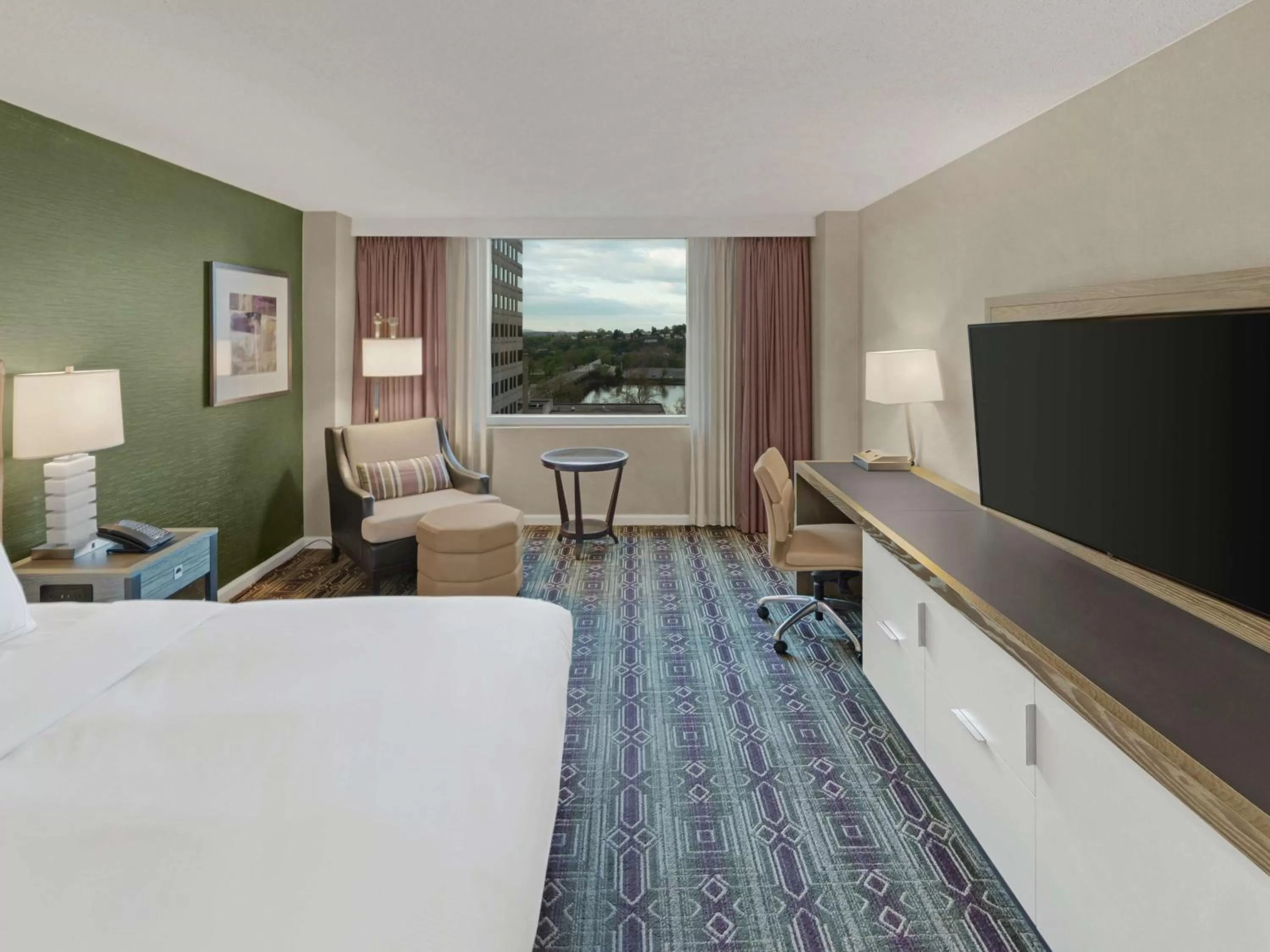 King Bed with City View in Hilton Harrisburg near Hershey Park