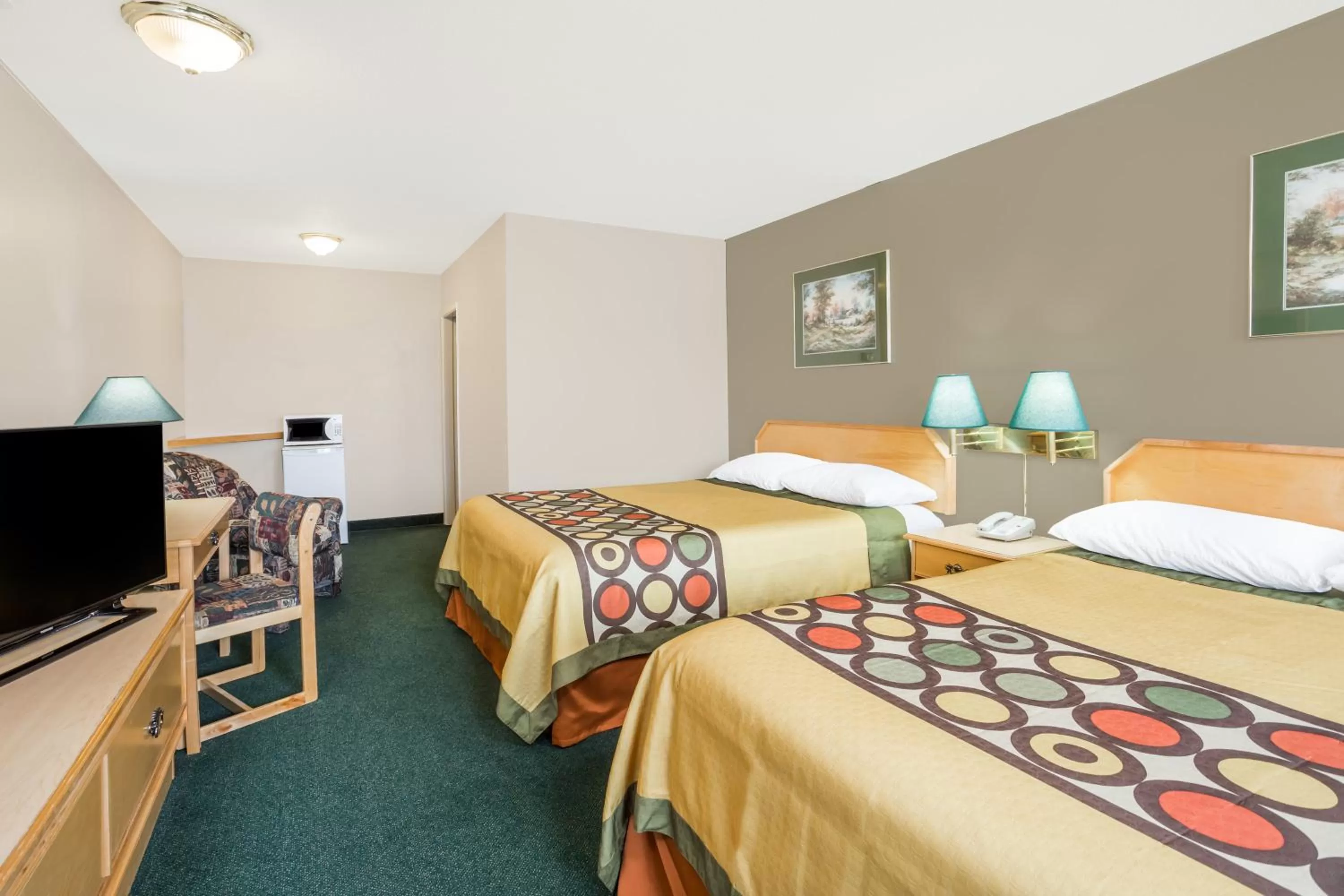 Queen Room with Two Queen Beds - Smoking in Super 8 by Wyndham Quesnel BC