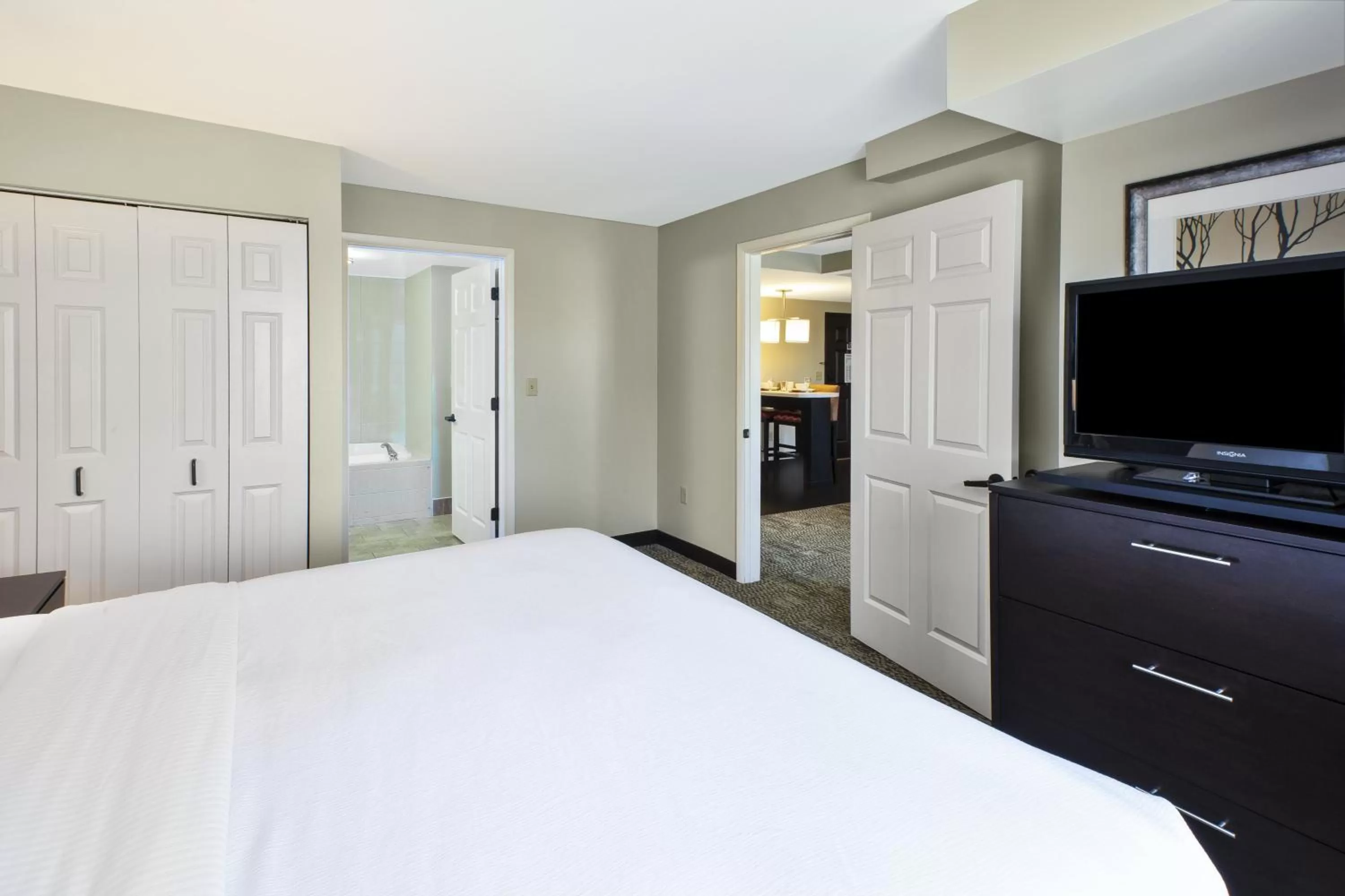 One-Bedroom Suite with Sofa Bed in Staybridge Suites Cleveland Mayfield Heights Beachwood by IHG