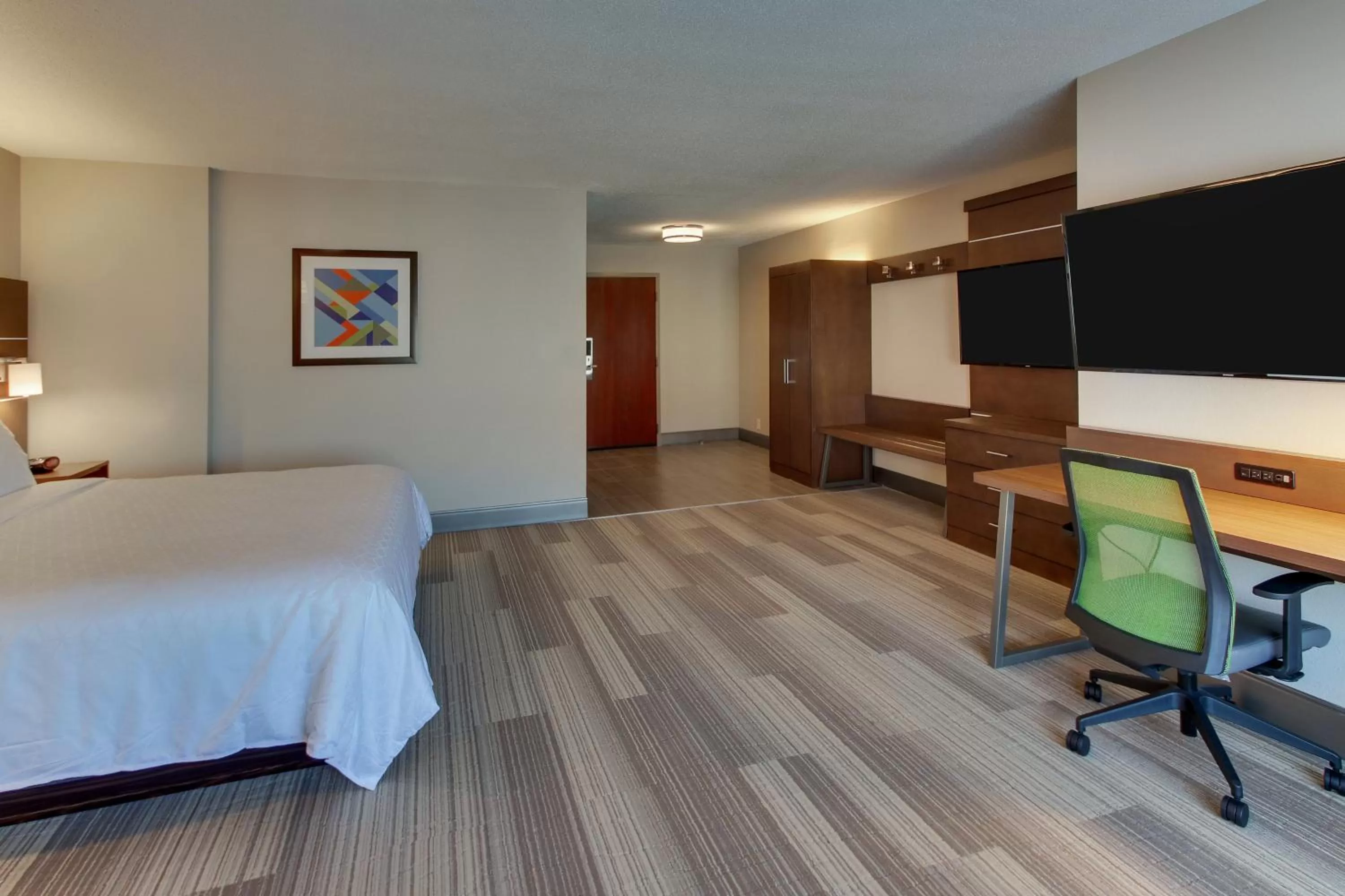 King Suite - Wheelchair Accessible in Holiday Inn Express & Suites Atlanta Perimeter Mall Hotel by IHG