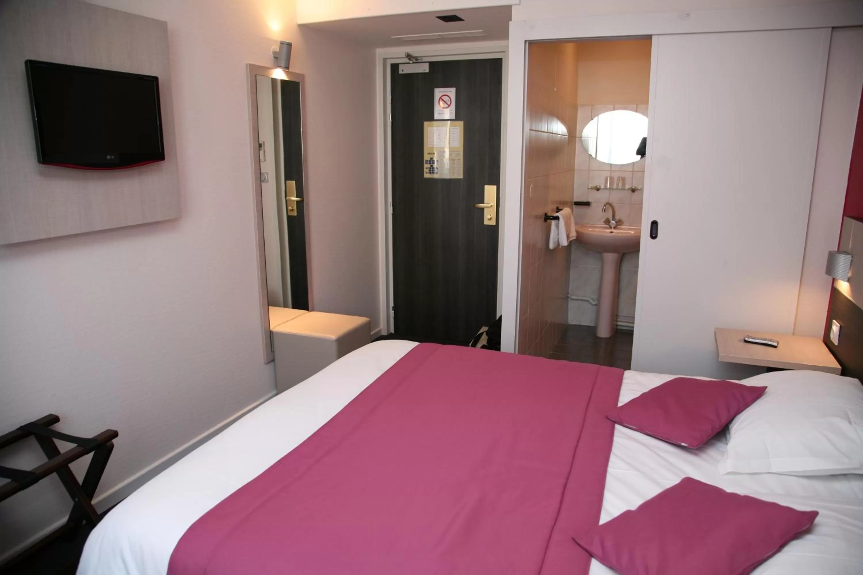 Double Room in Logis Hôtel- Restaurant La Renaissance