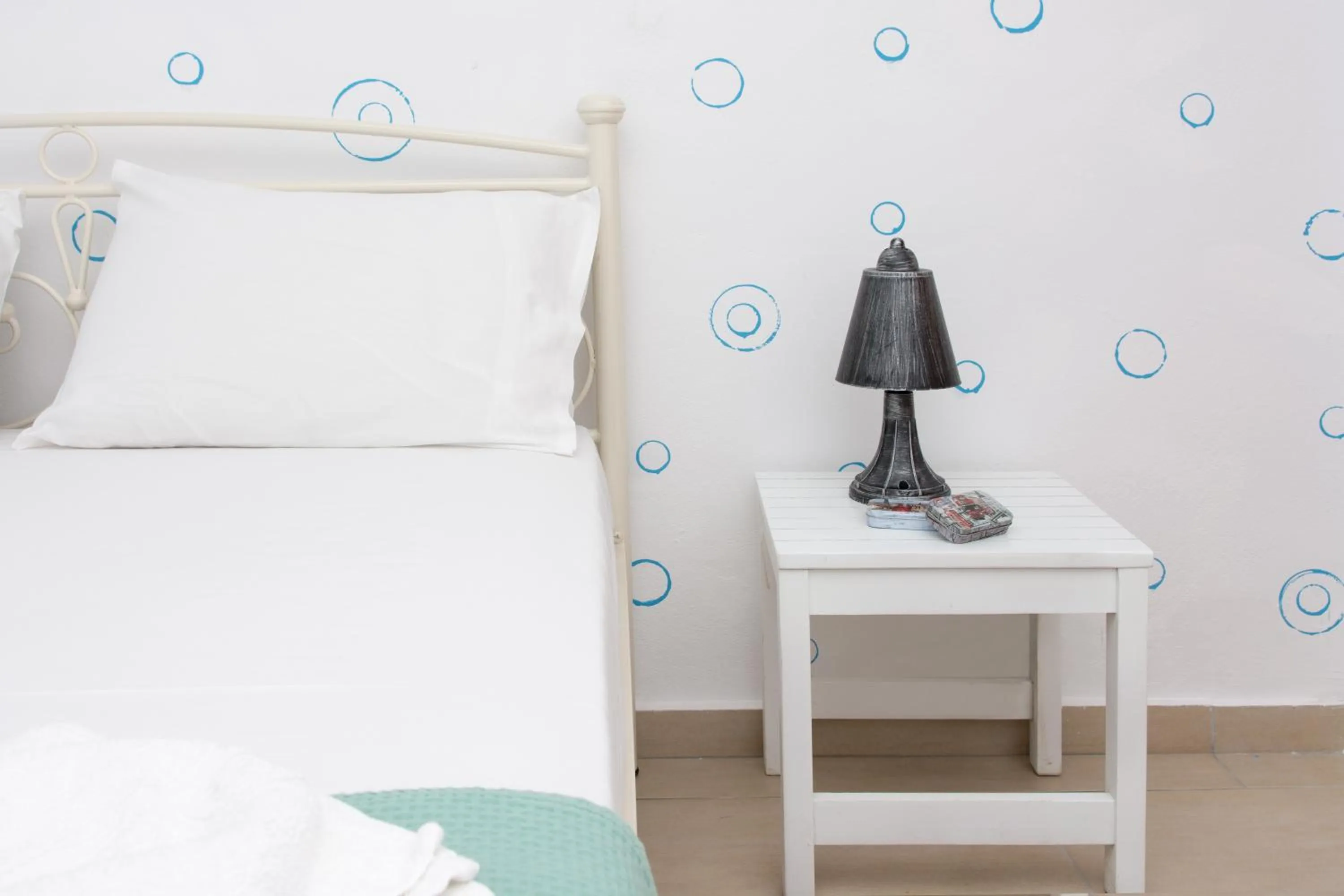 Triple Studio Semi-Basement in Depis Place and Apartments