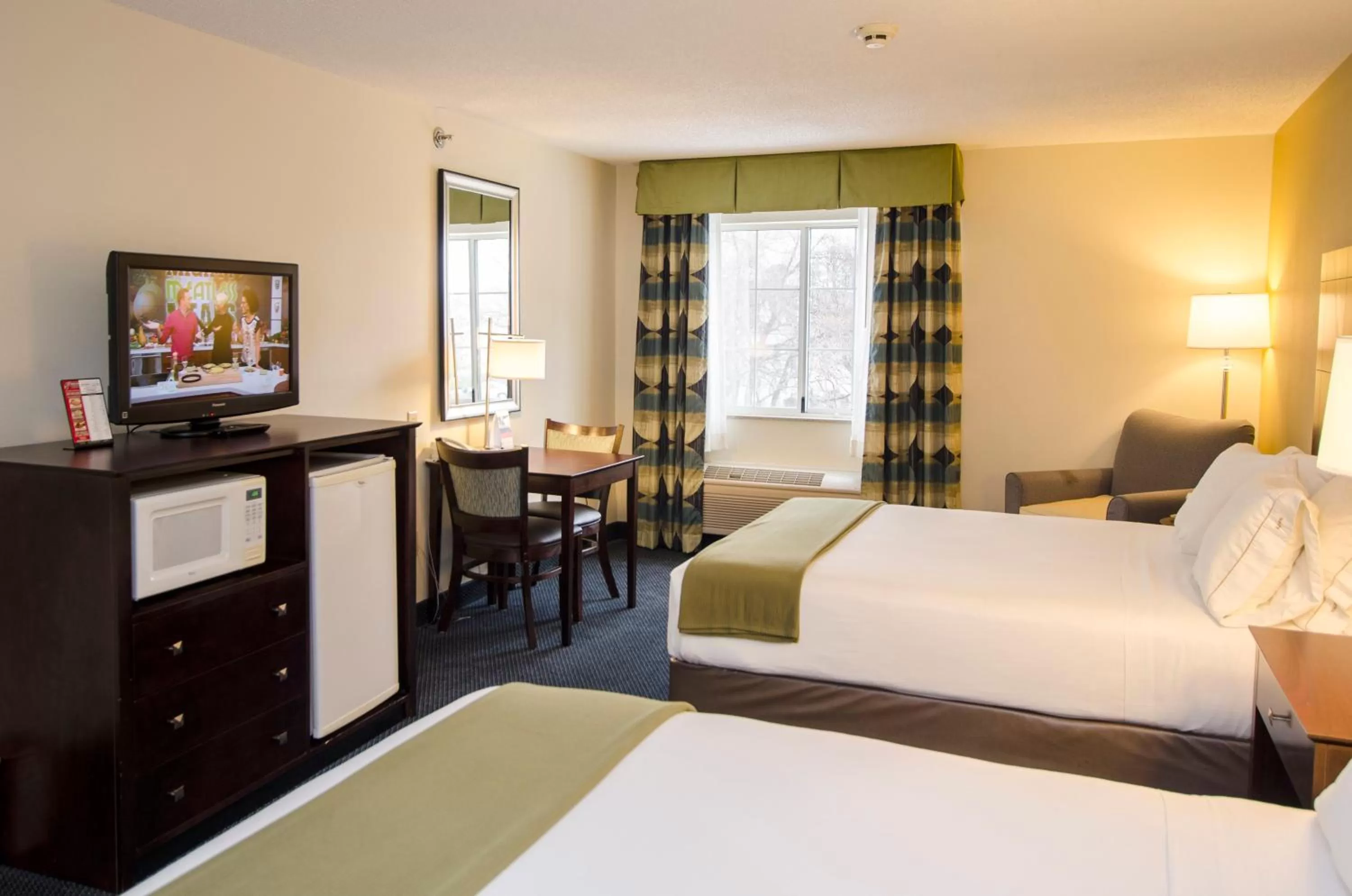 Standard Room with Two Queen Beds in Holiday Inn Express Hotel & Suites-Saint Joseph by IHG