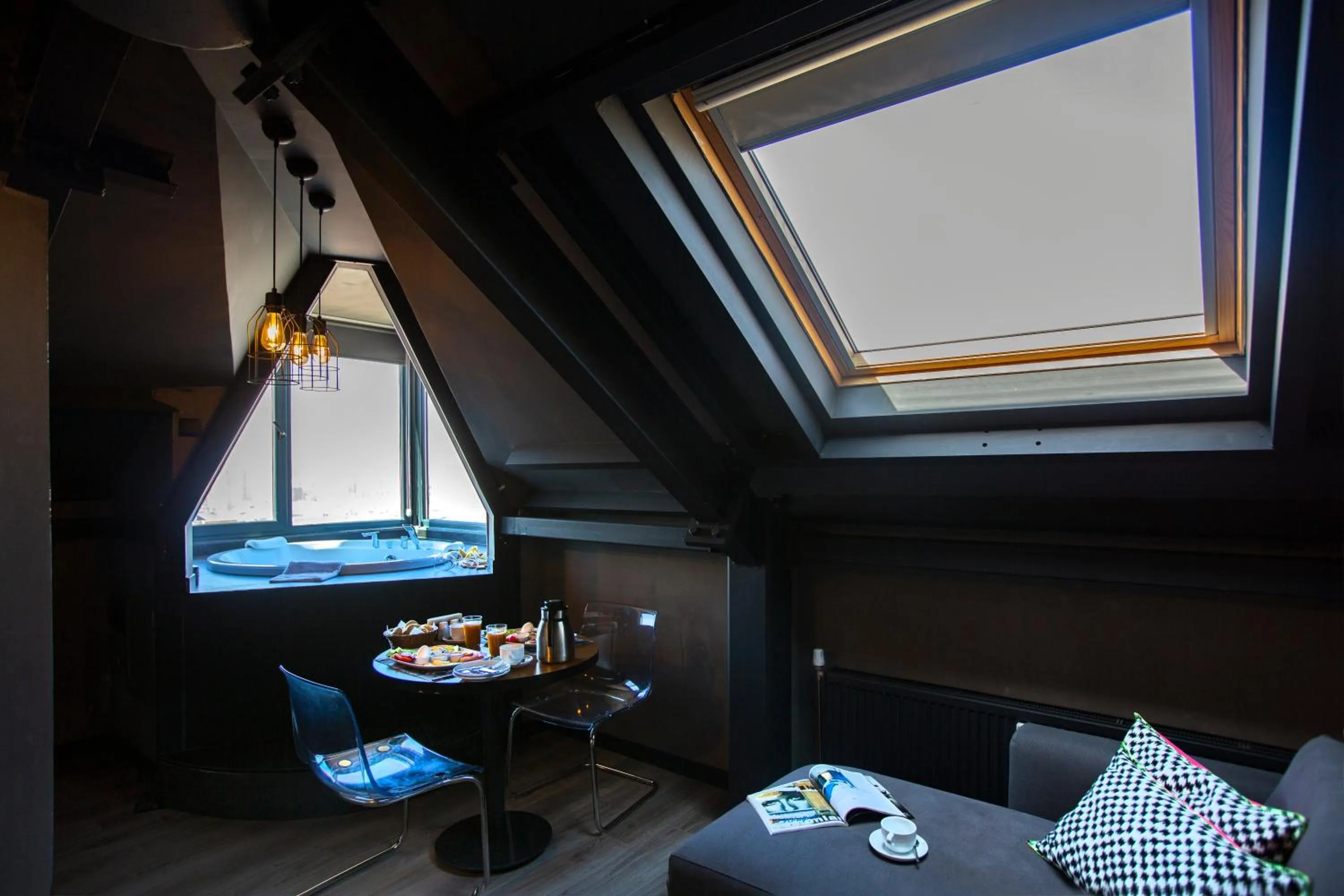 Corner Suite With Jacuzzi  in Cityloft 161