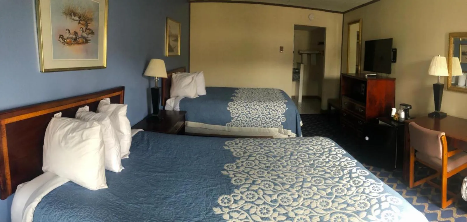 Double Room with Two Double Beds - Smoking in Aderi Hotel Lewisburg