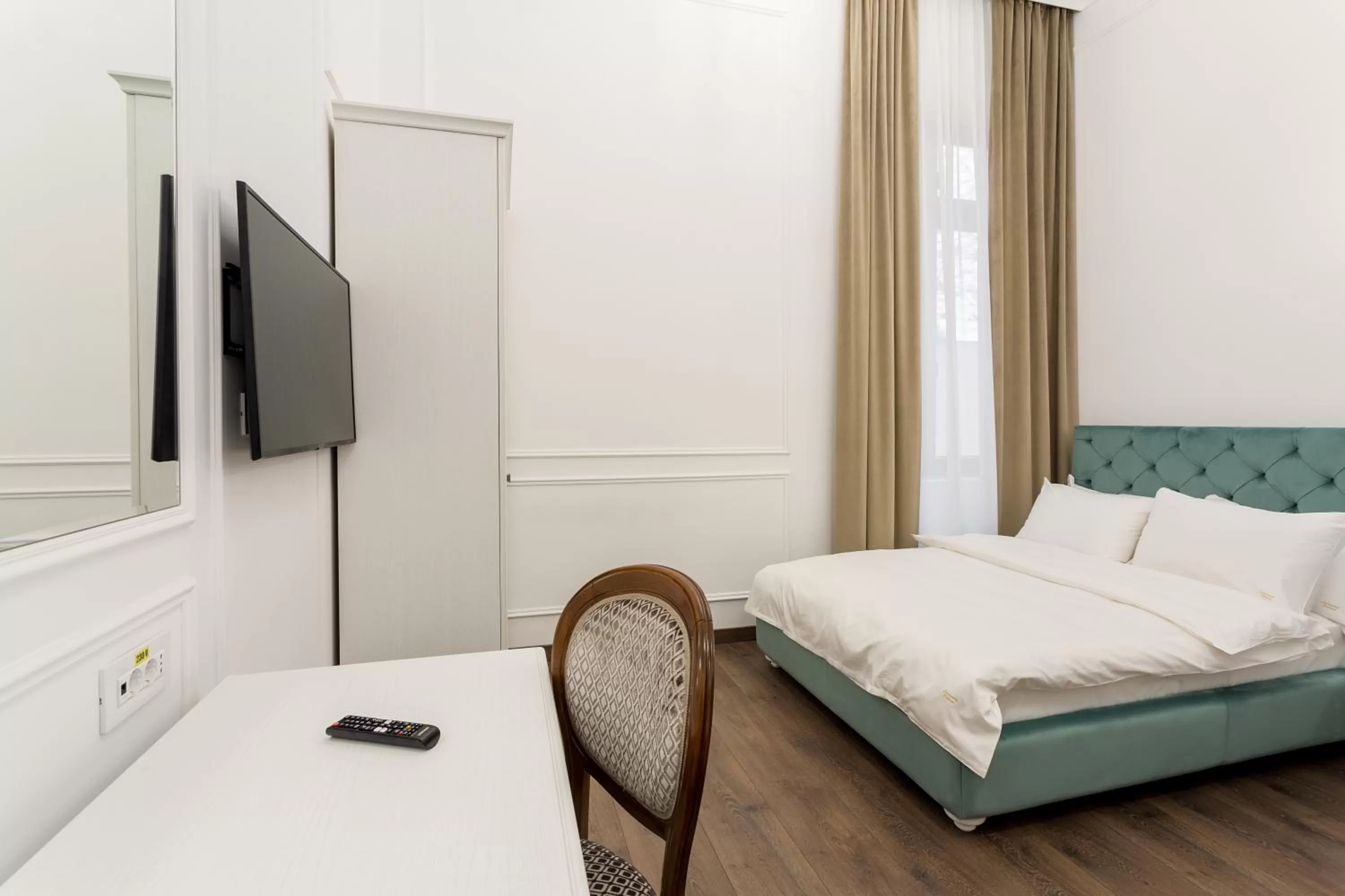 Queen Double Room - single occupancy in Lahovary Palace Hotel