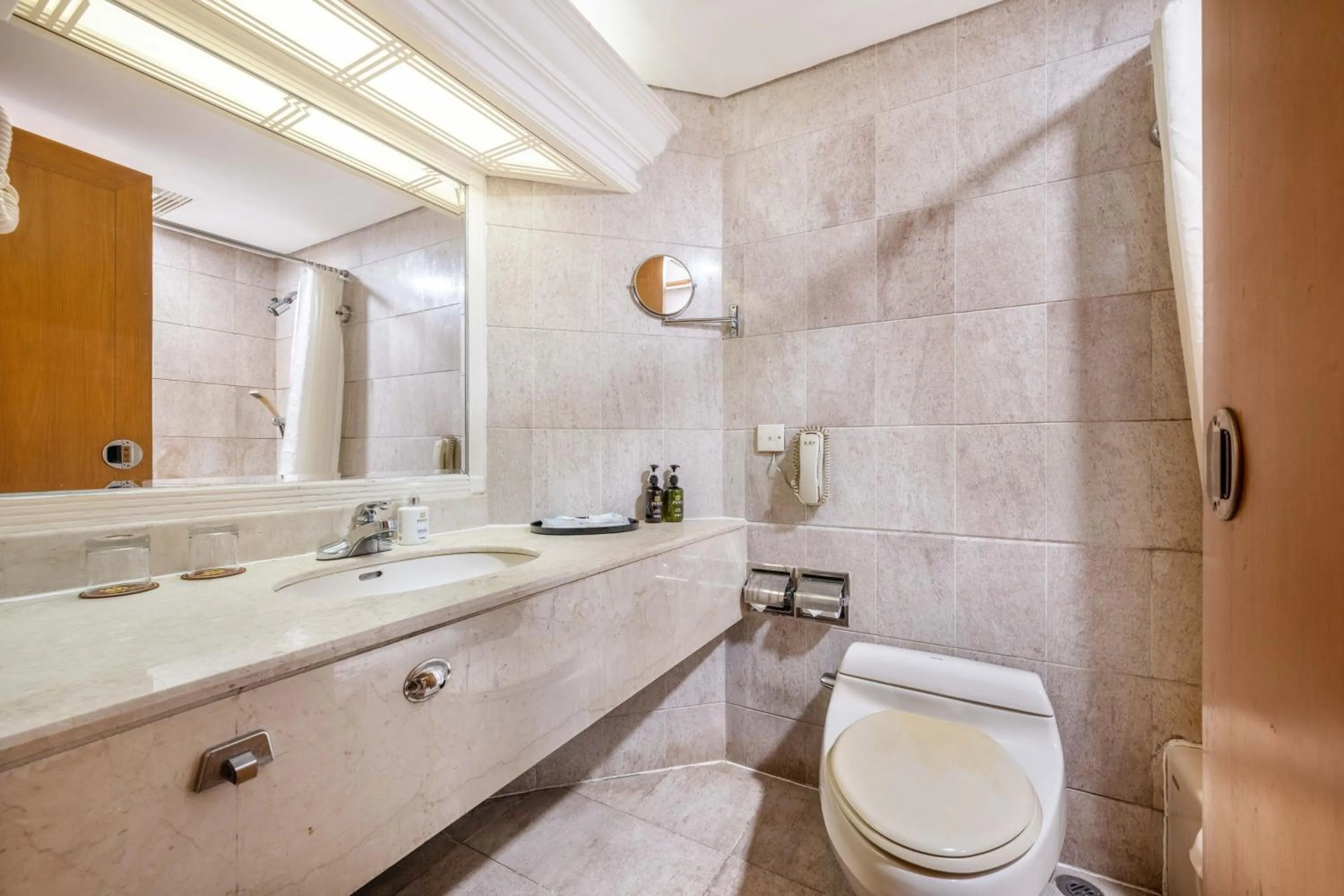 Deluxe Queen Room in Hotel Silverland