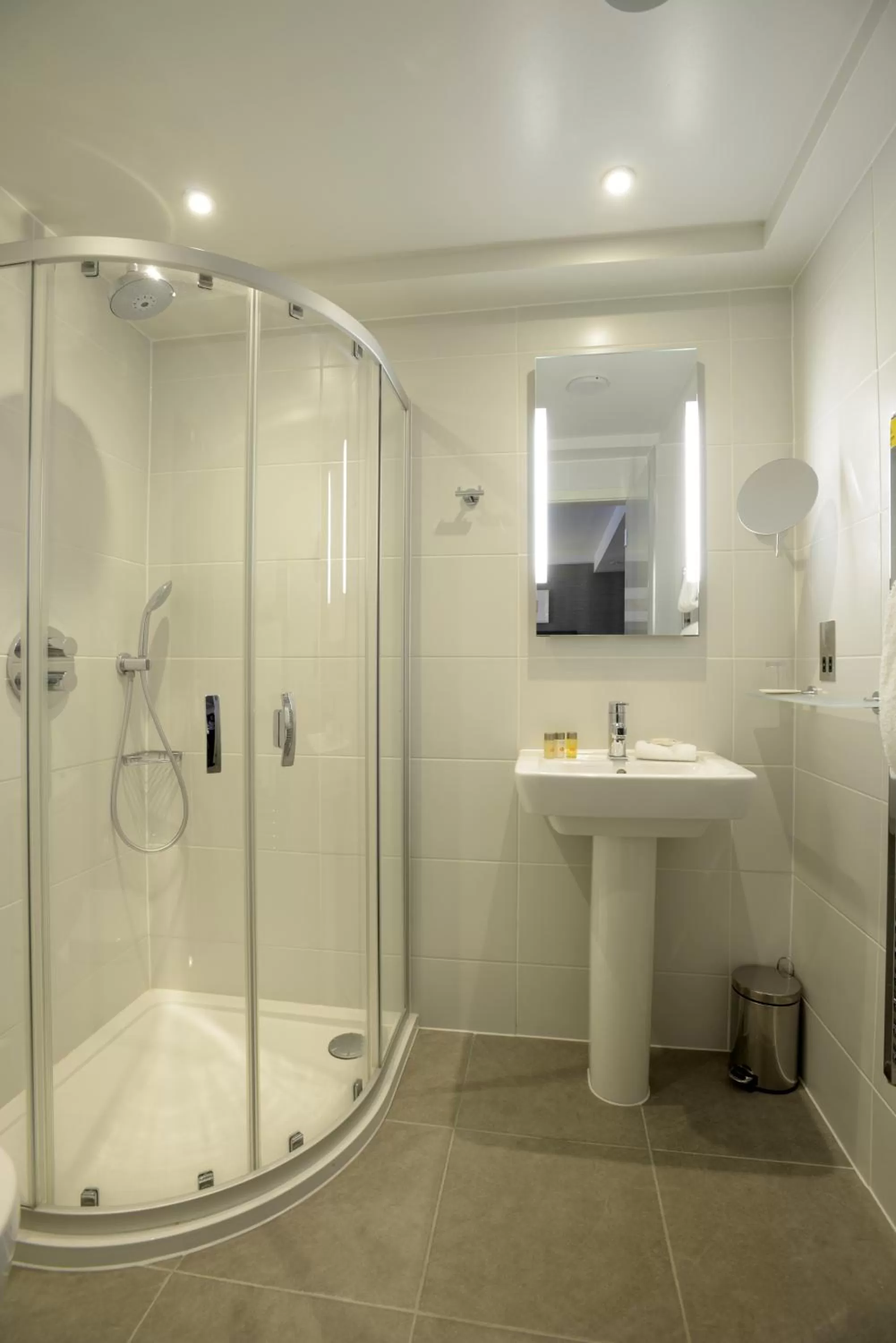 Standard Twin Room in The Lensbury Resort