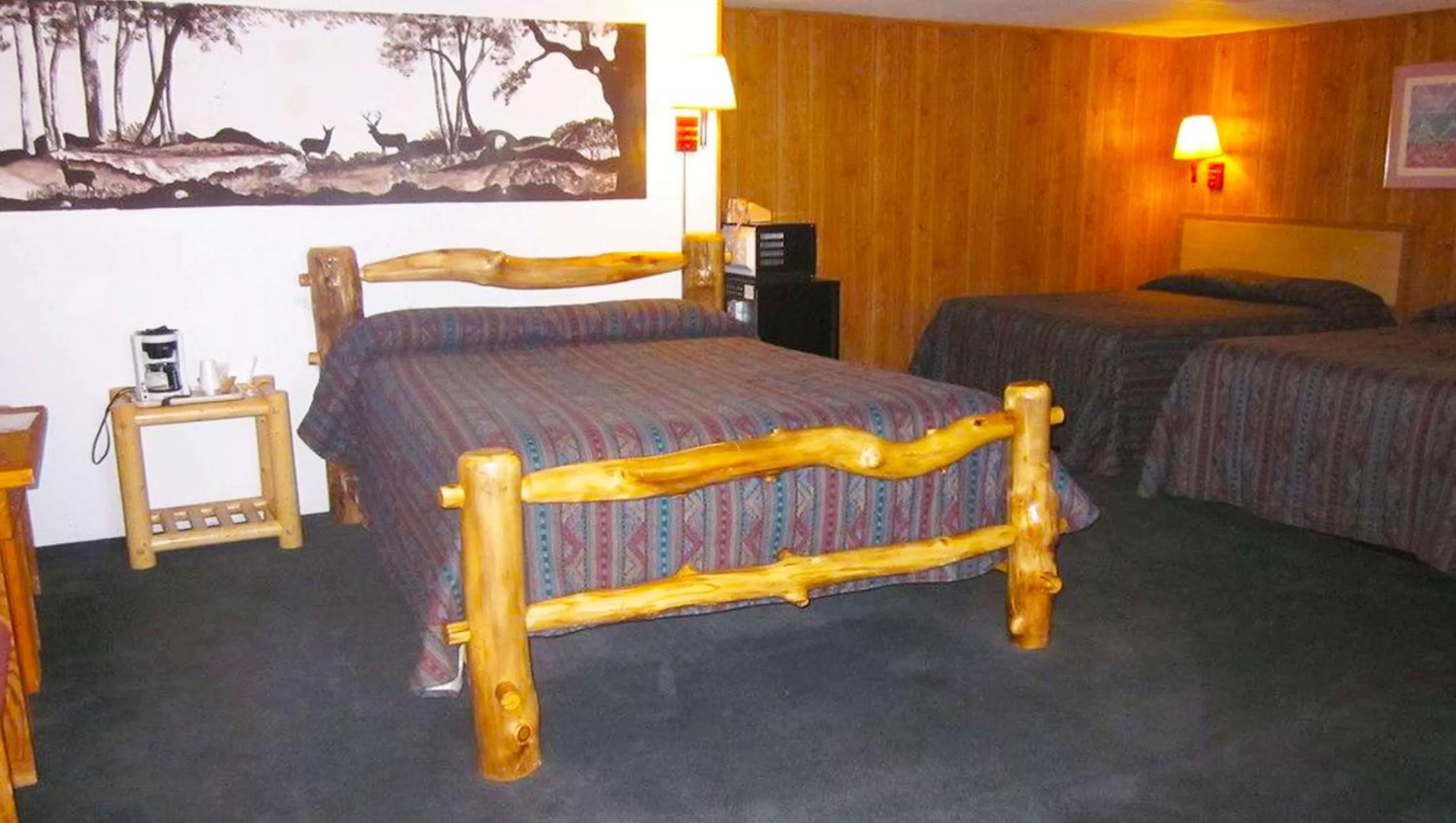 Queen Room with Three Queen Beds in Marianna Inn Panguitch