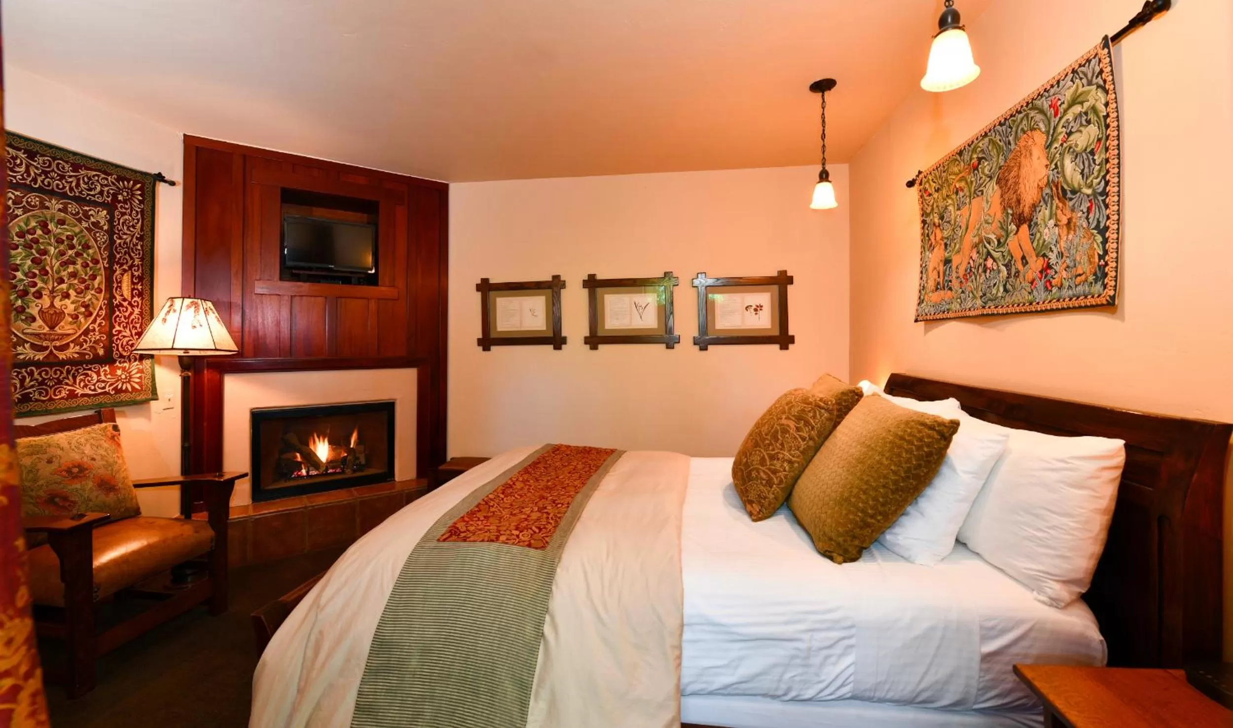 Queen Room - Disability Access in Blackbird Inn