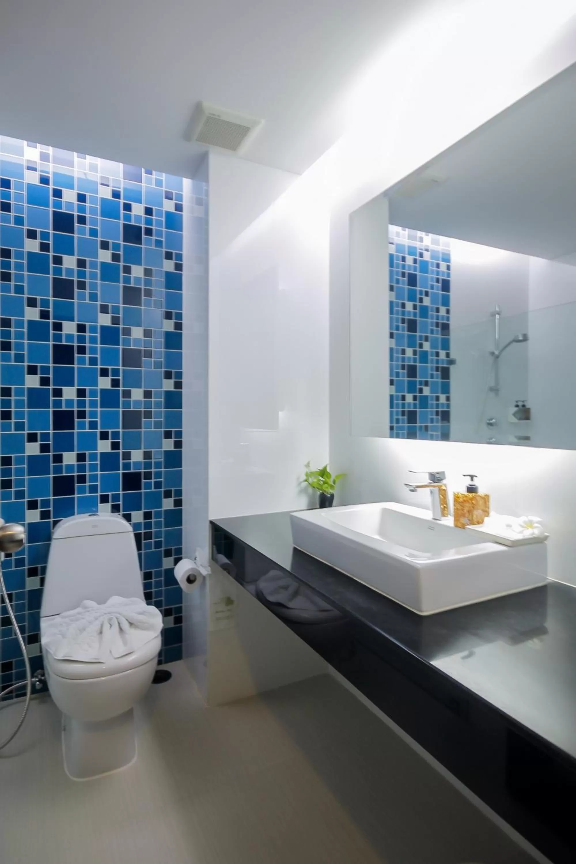 Bathroom in Baan Nilrath Hotel