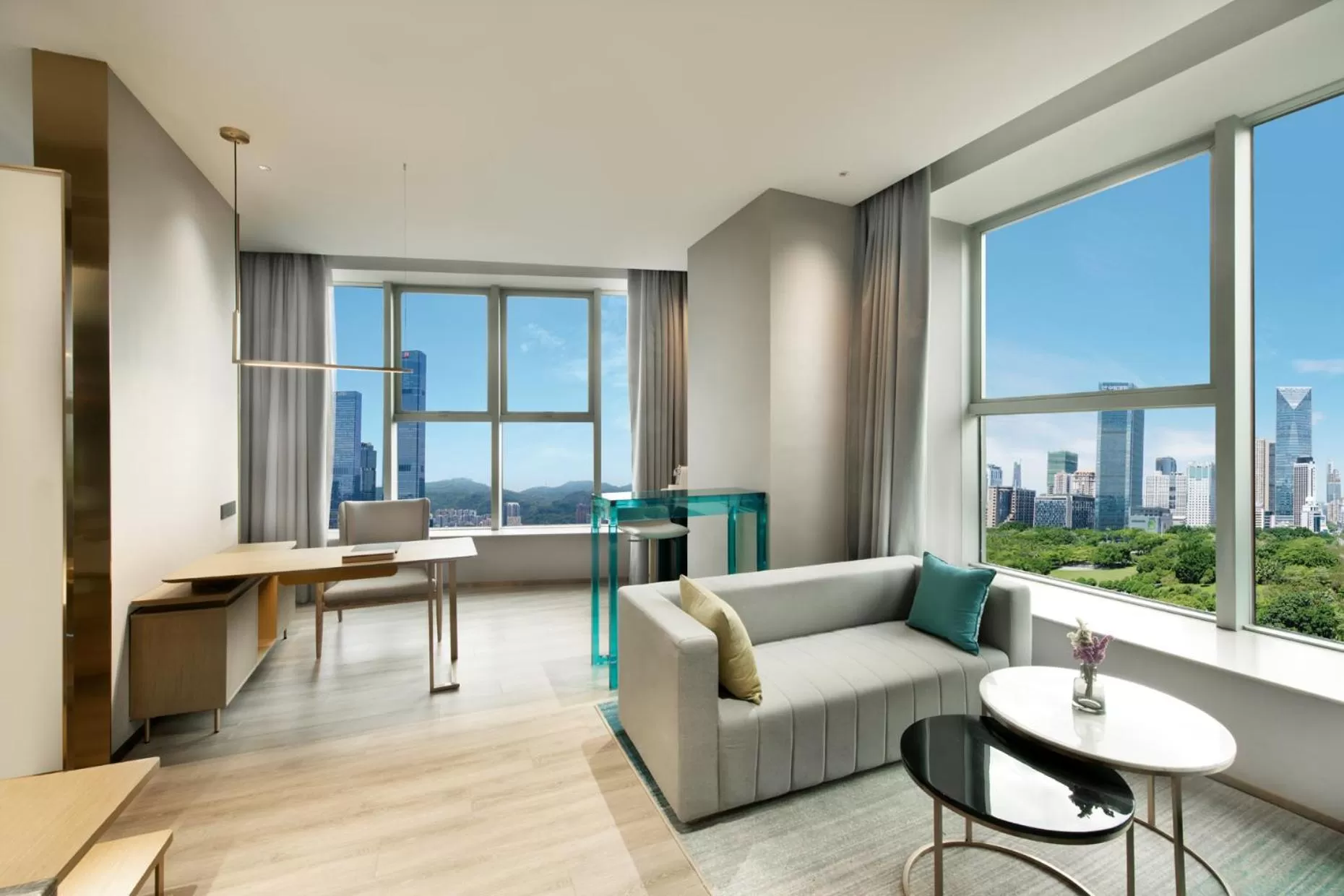 Superior Suite with Club Floor Benefit and 1 Breakfast in Grand Skylight Garden Hotel Shenzhen Tianmian City Building