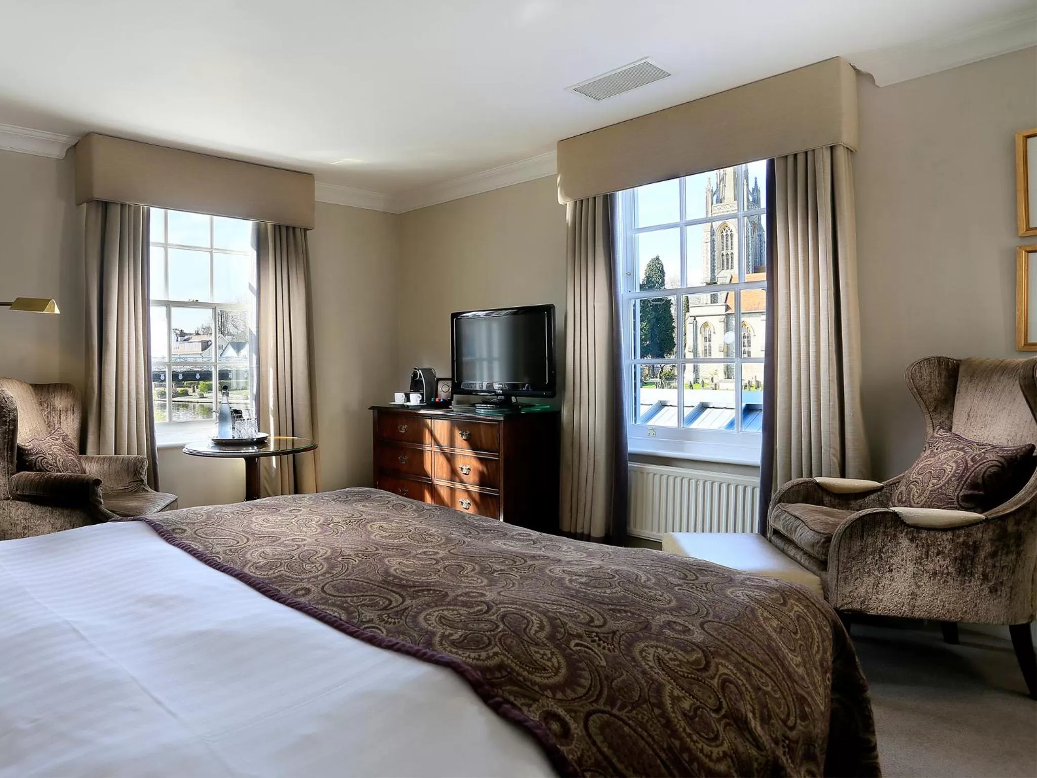 Deluxe Double Room in Macdonald Compleat Angler