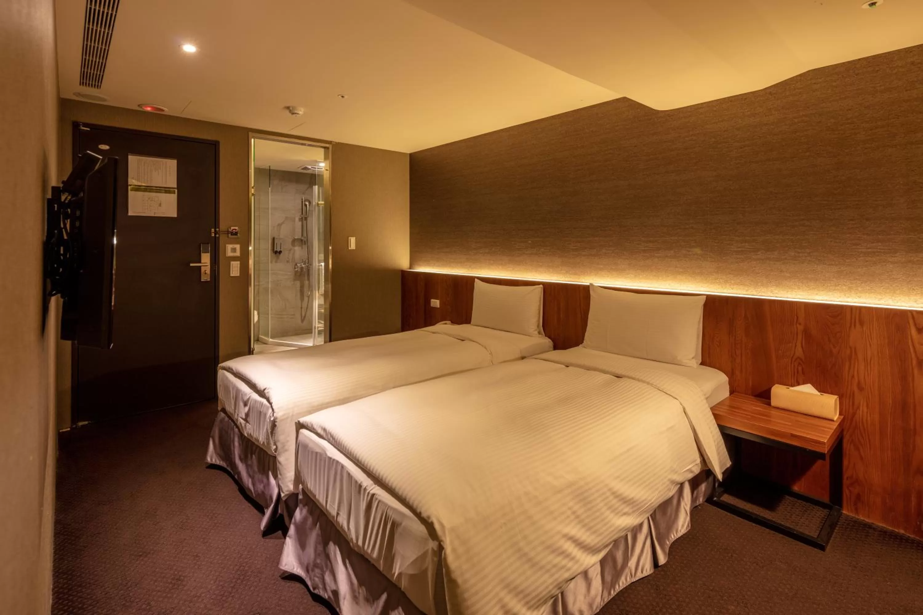 Standard Twin Room - no window in Goodmore Hotel