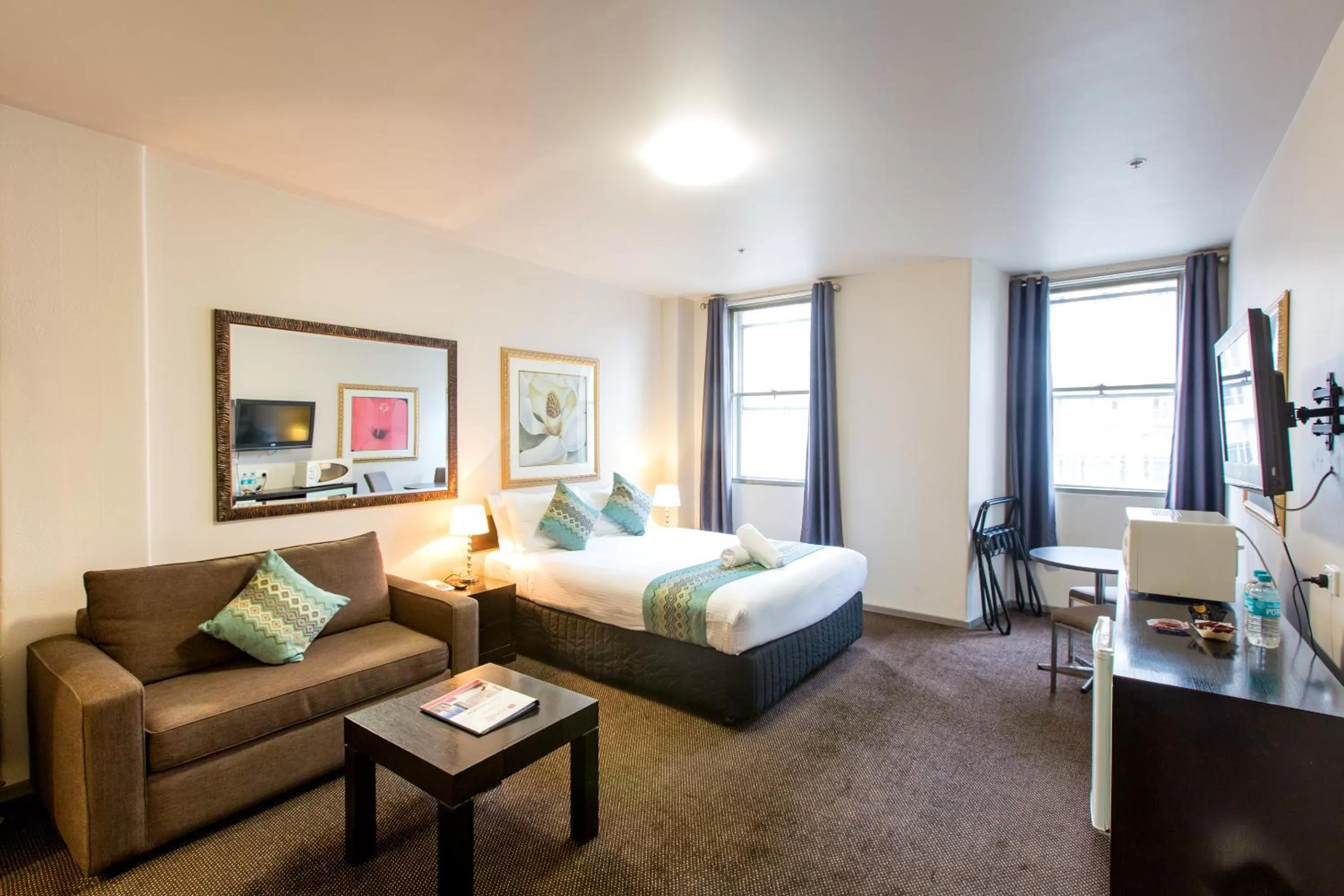 Corporate Queen Room in City Square Motel