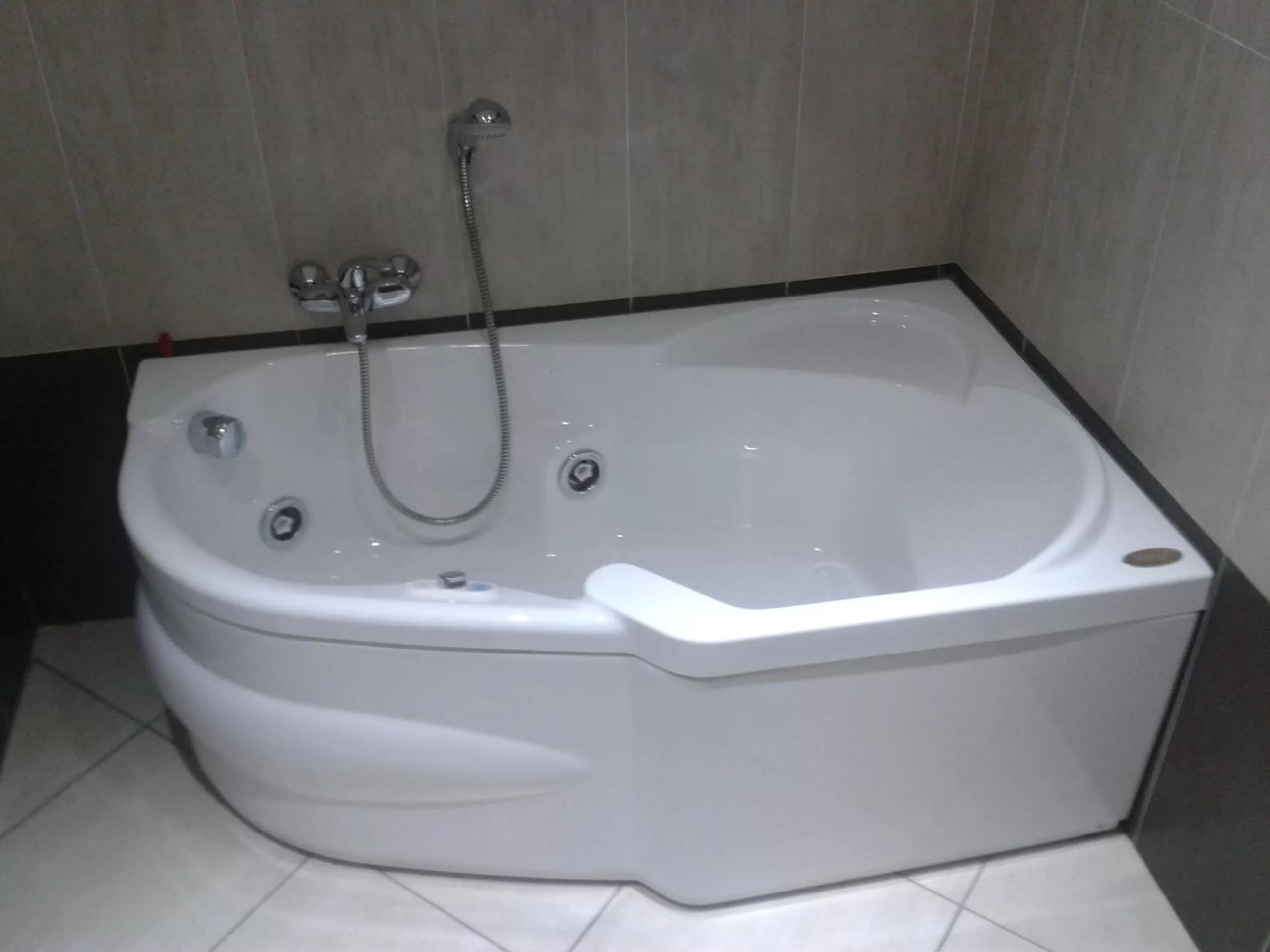 Suite with Hot Tub in Green Hotel Ninfa