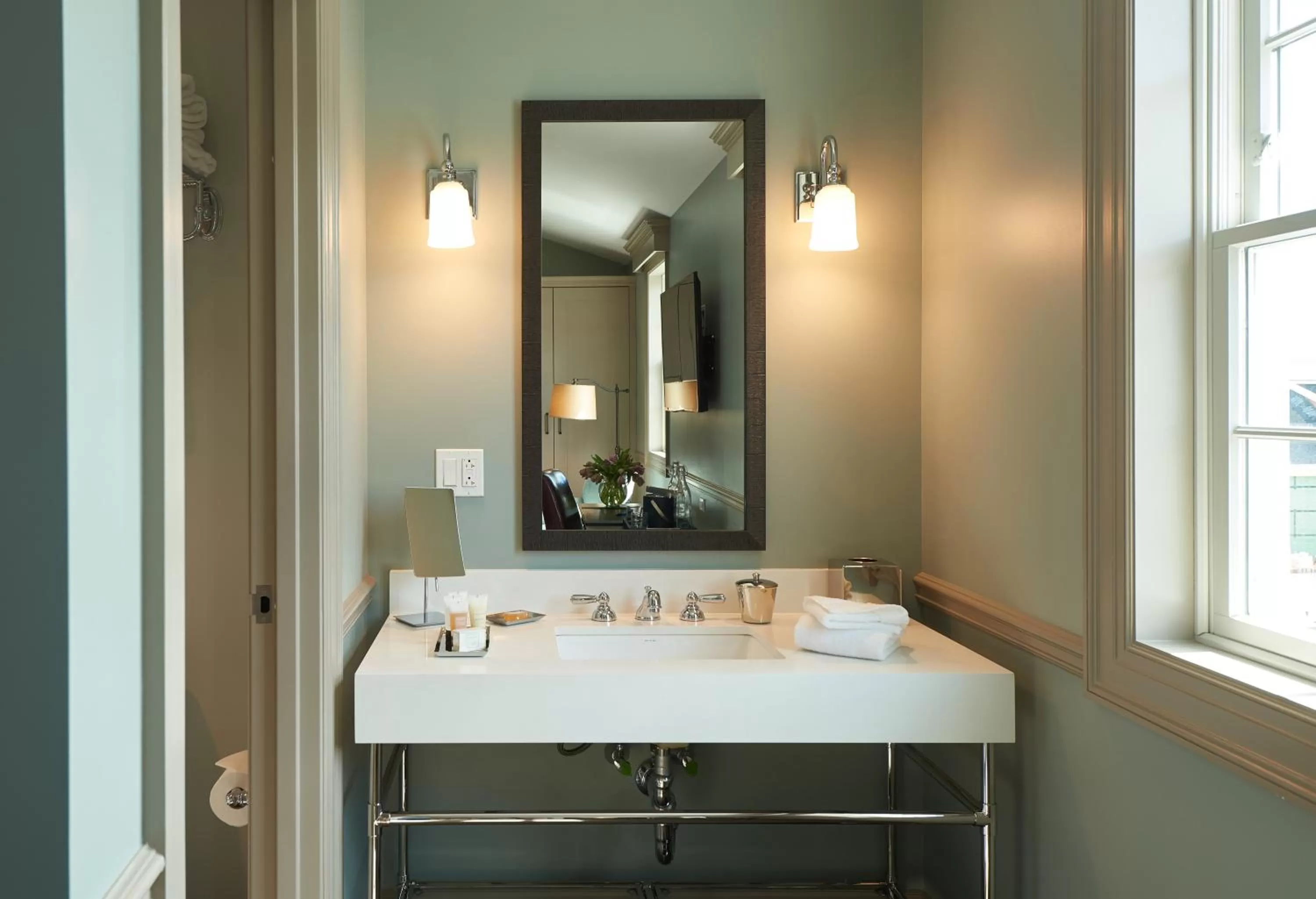 Superior Queen Room with Two Queen Beds in The Groton Inn
