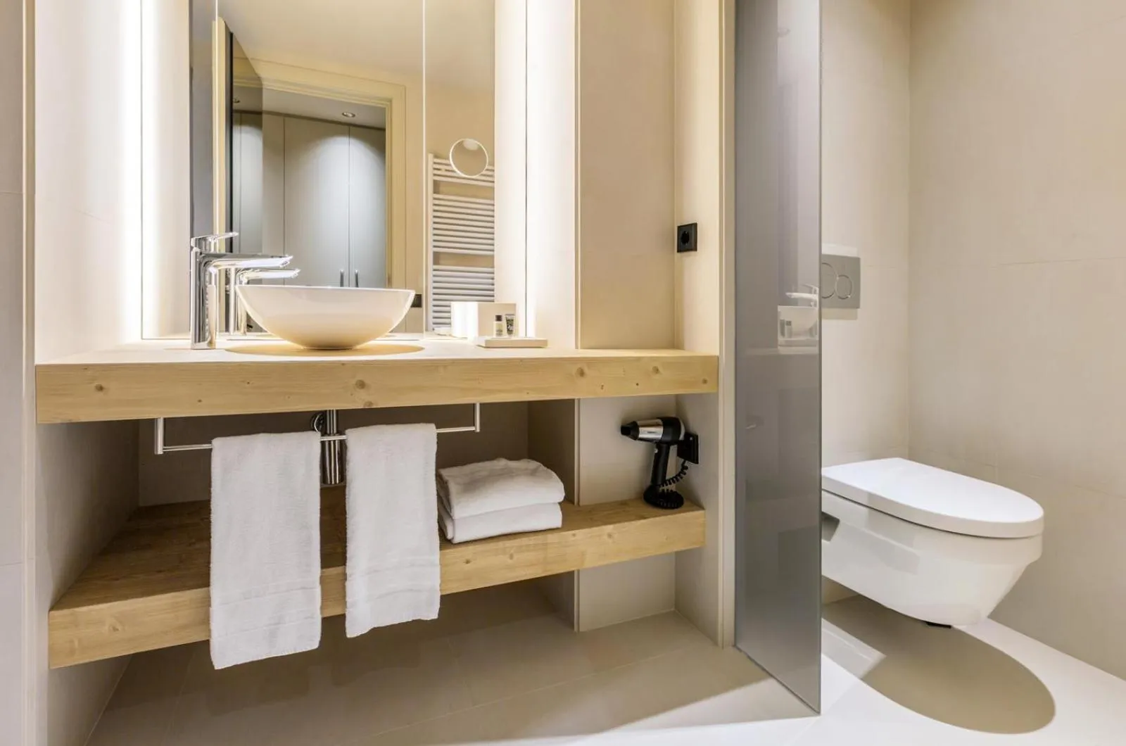 Premium Triple Room (2 Adults + 1 Child) in Park Piolets MountainHotel & Spa