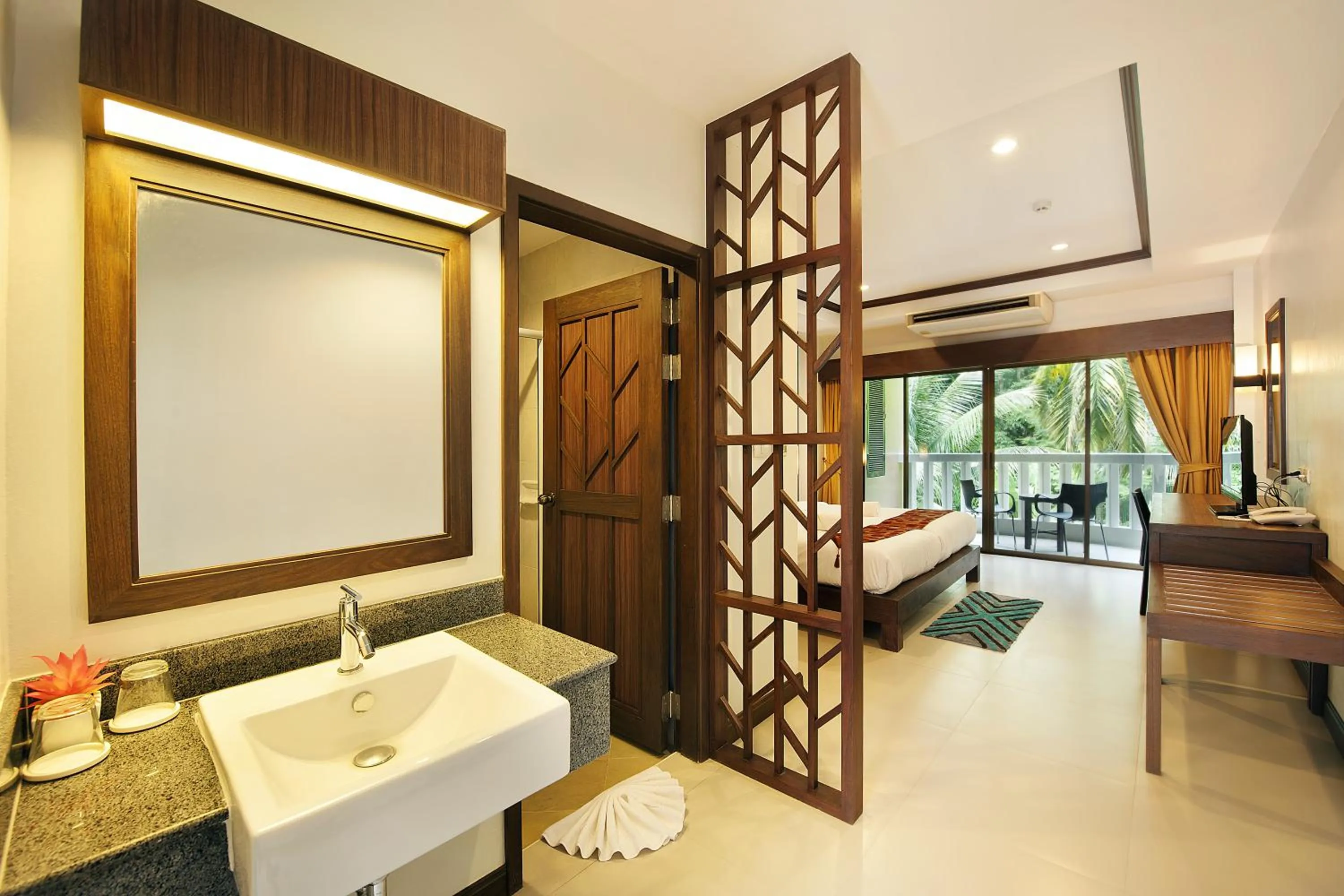 Deluxe Double Room in Ratana Hill Patong