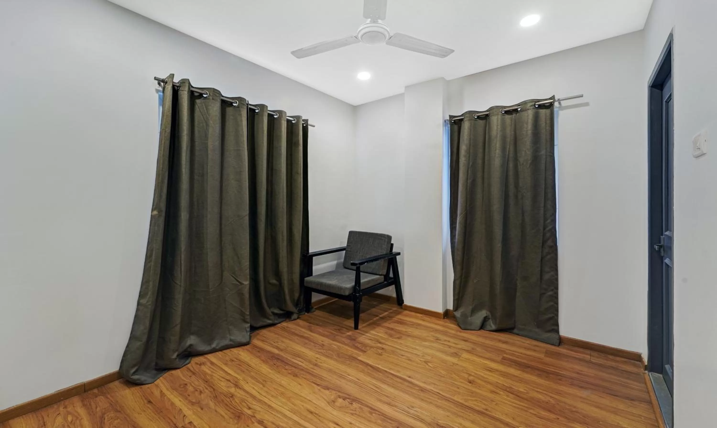 Deluxe Double Room in UPAR Hotels Thoraipakkam, OMR