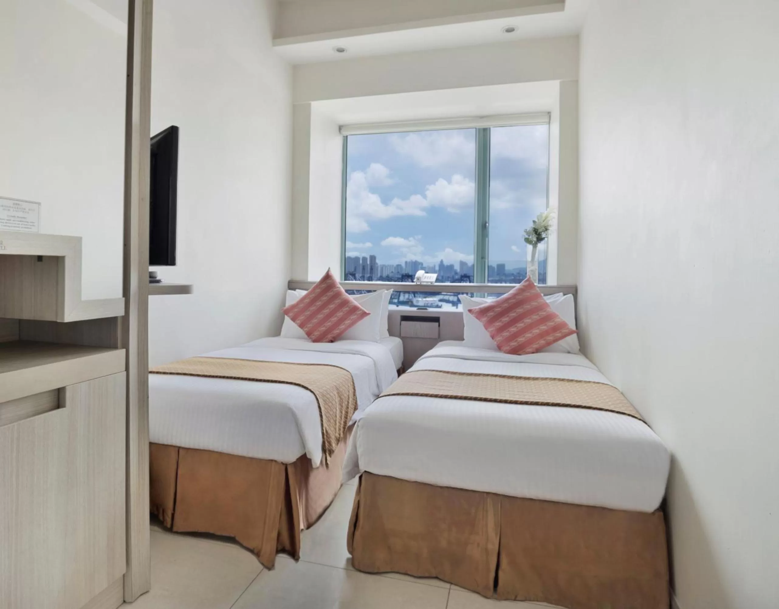 Standard Twin Room in Rambler Oasis Hotel