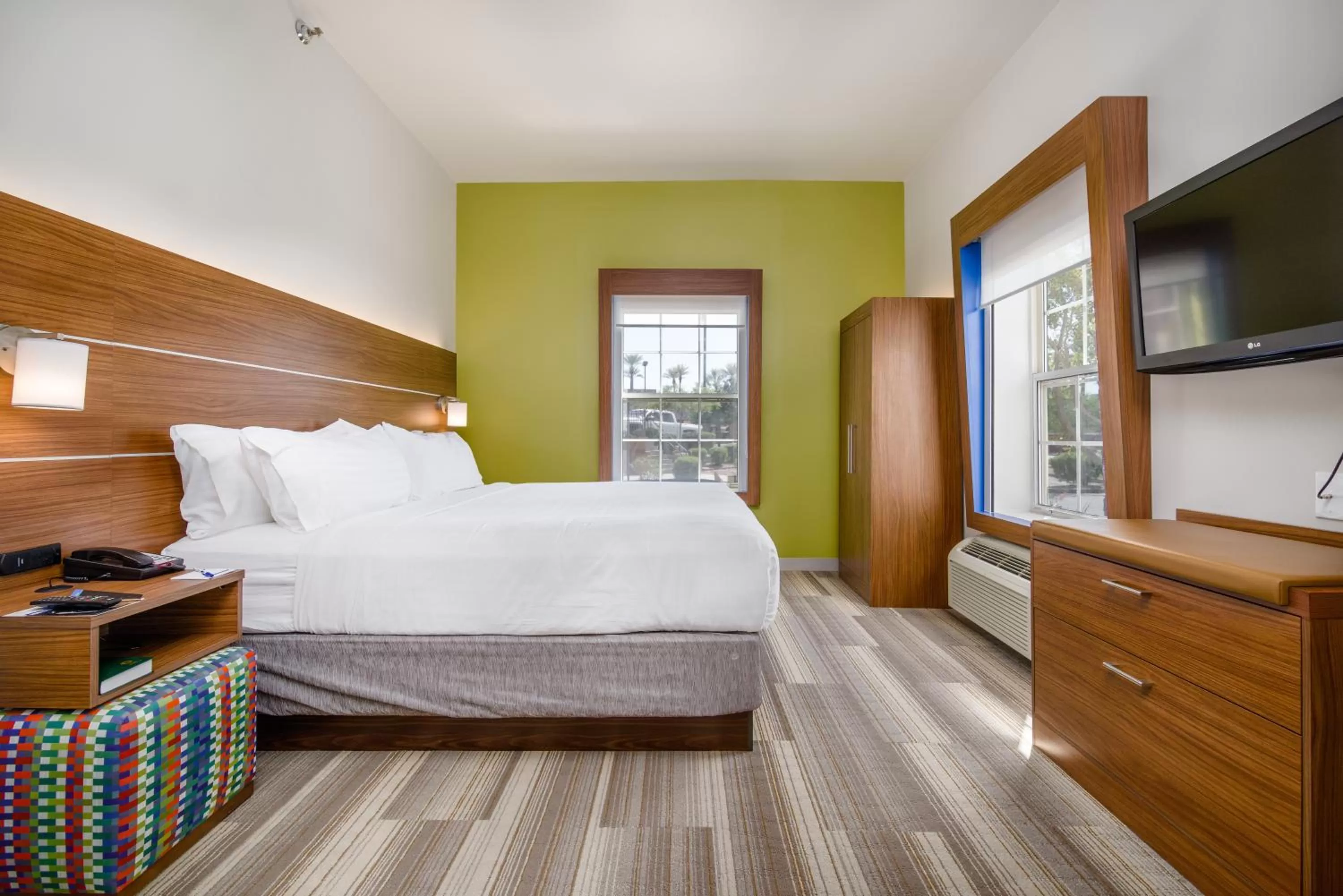 King Room - Mobility Access/Hearing Accessible in Holiday Inn Express Phoenix-Airport/University Drive, an IHG Hotel