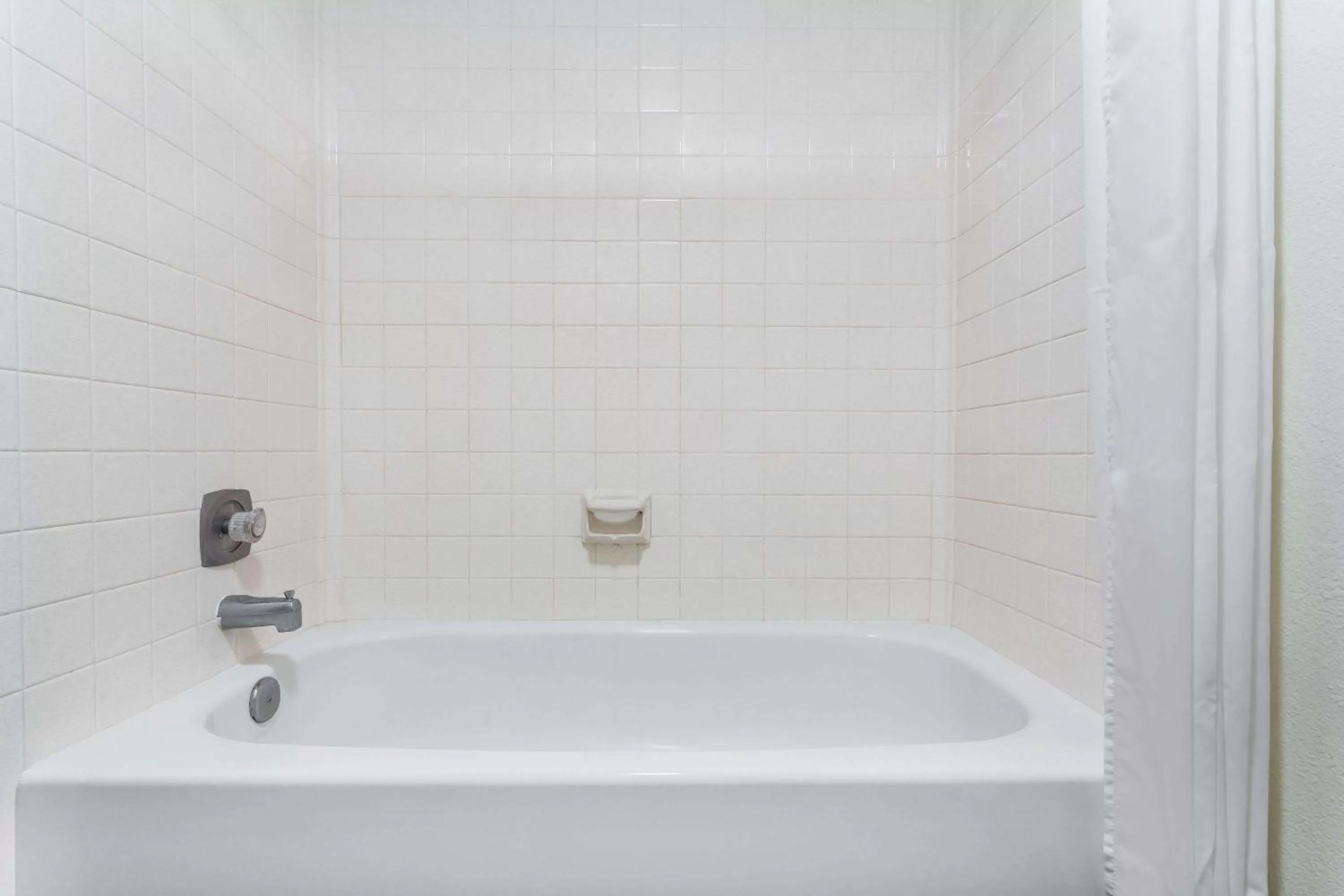 Deluxe Queen Room - Non-Smoking in Super 8 by Wyndham Diamondville Kemmerer