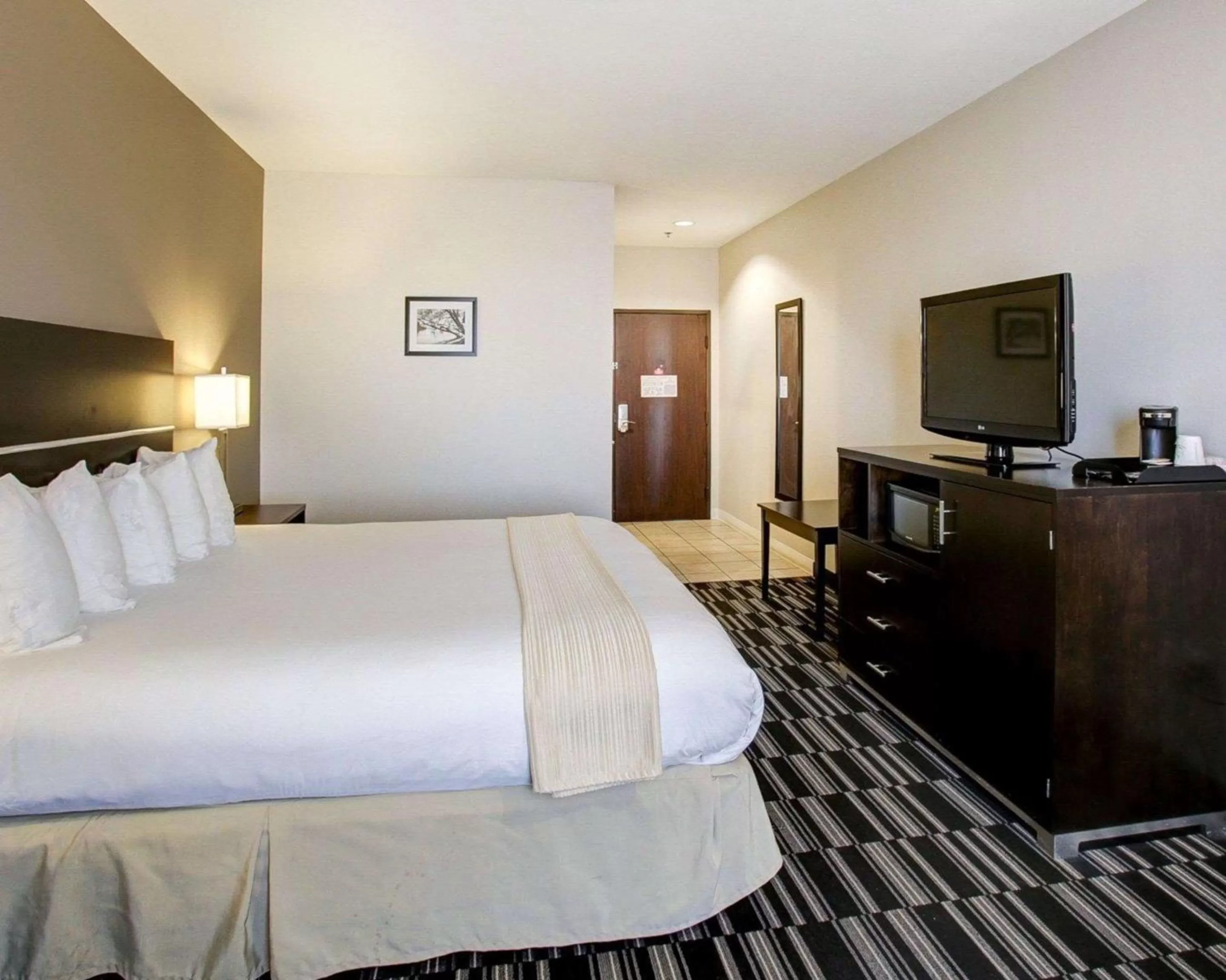 King Room - Non-Smoking in Quality Inn & Suites Bryan-College Station