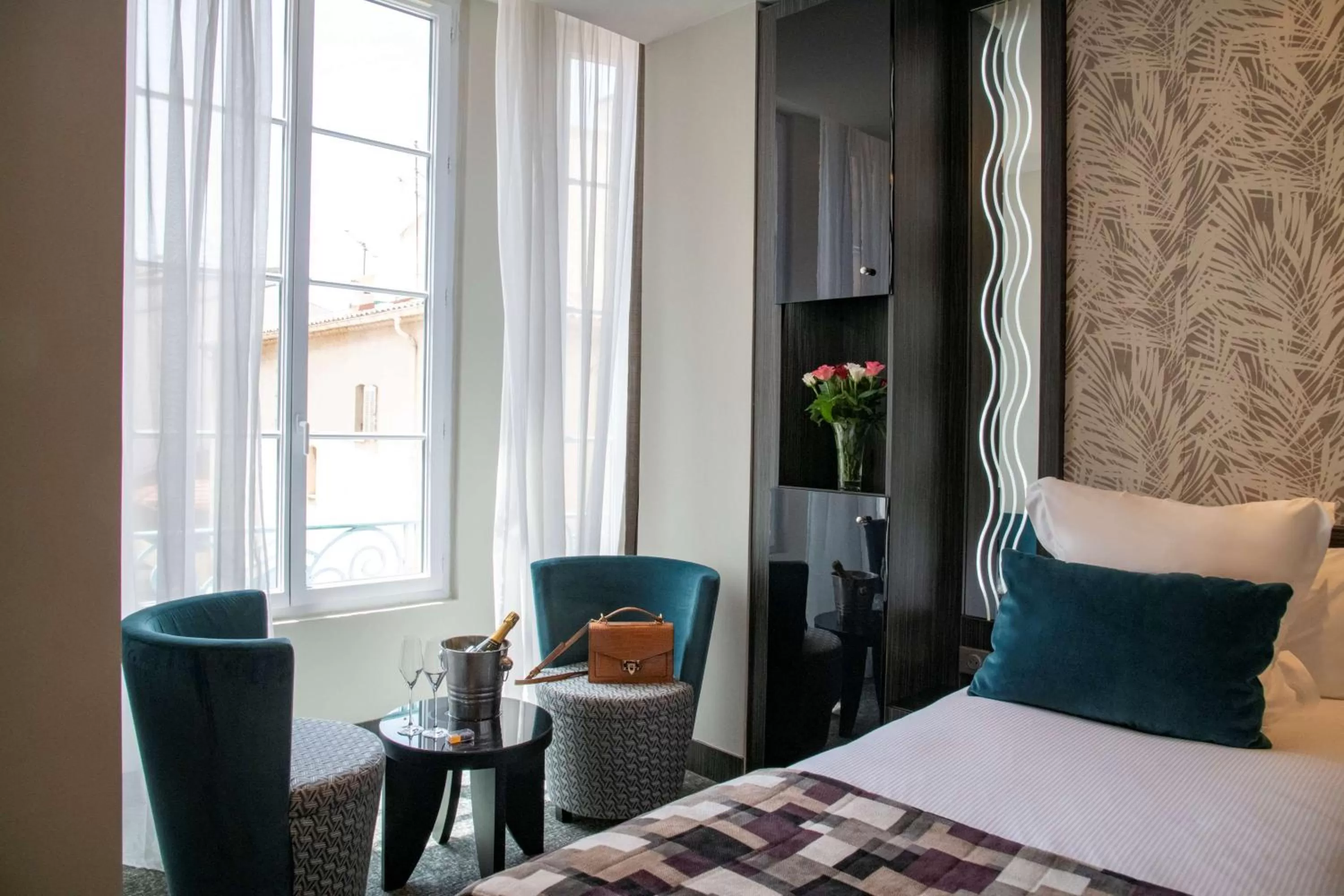 Twin Junior Suite with Sofa bed and Balneo in BW Premier Collection Mondial