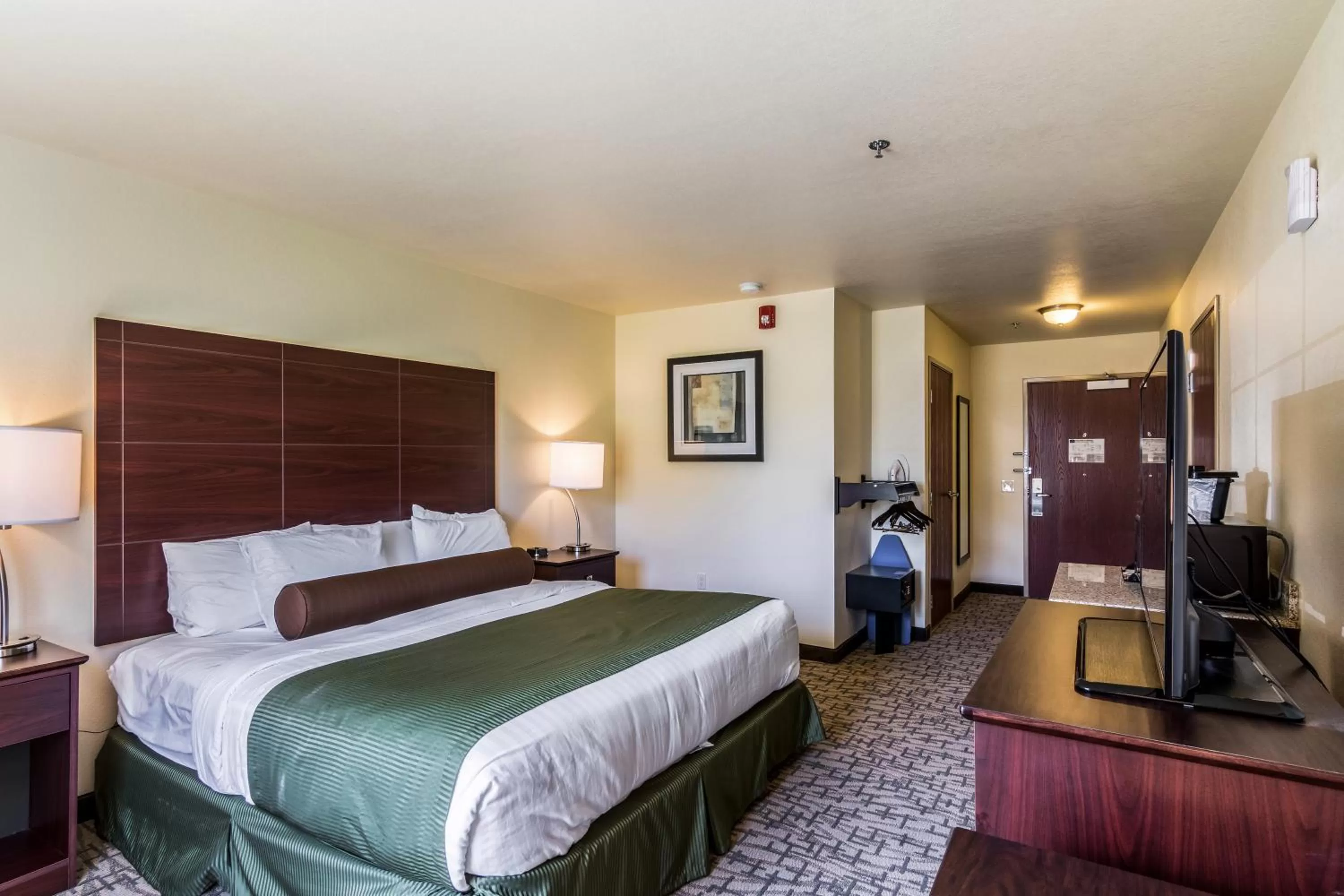 King Room - Disability Access in Cobblestone Inn & Suites - Barron