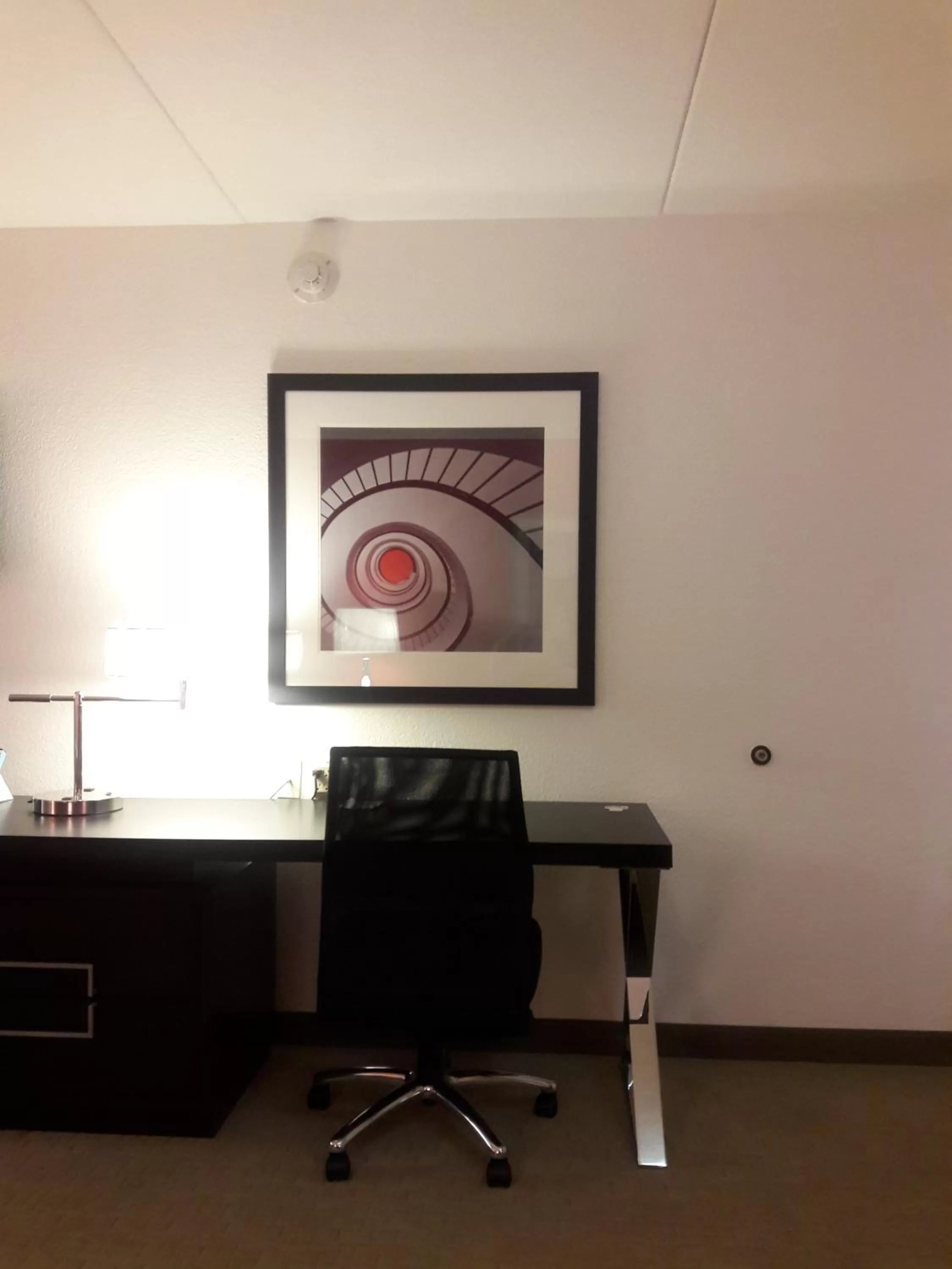 King Room with Roll-In Shower - Mobility Access/Non-Smoking in Ramada by Wyndham Albuquerque Airport