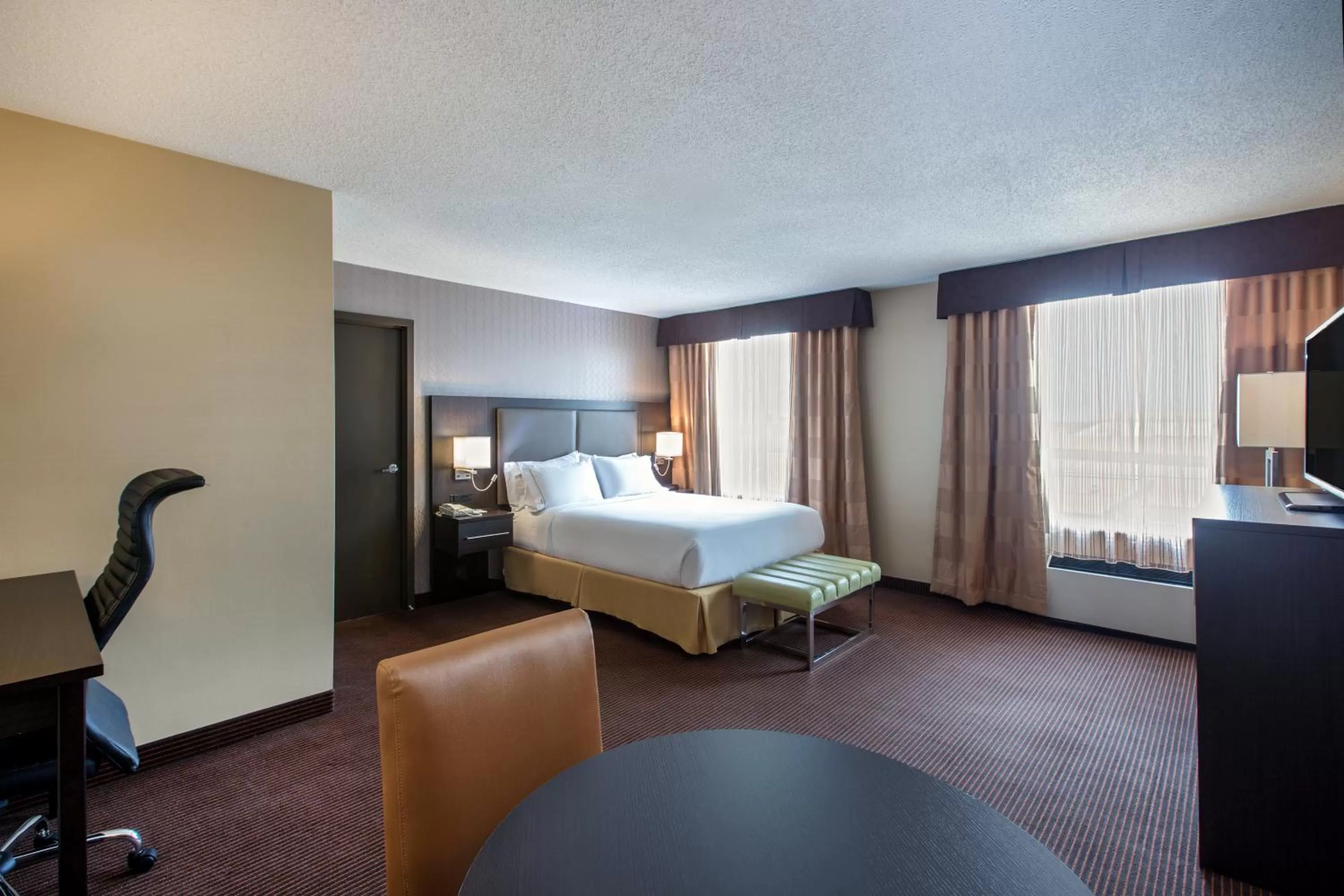 King Room with Sofa Bed - Non-Smoking in Quality Inn & Suites Regina Downtown