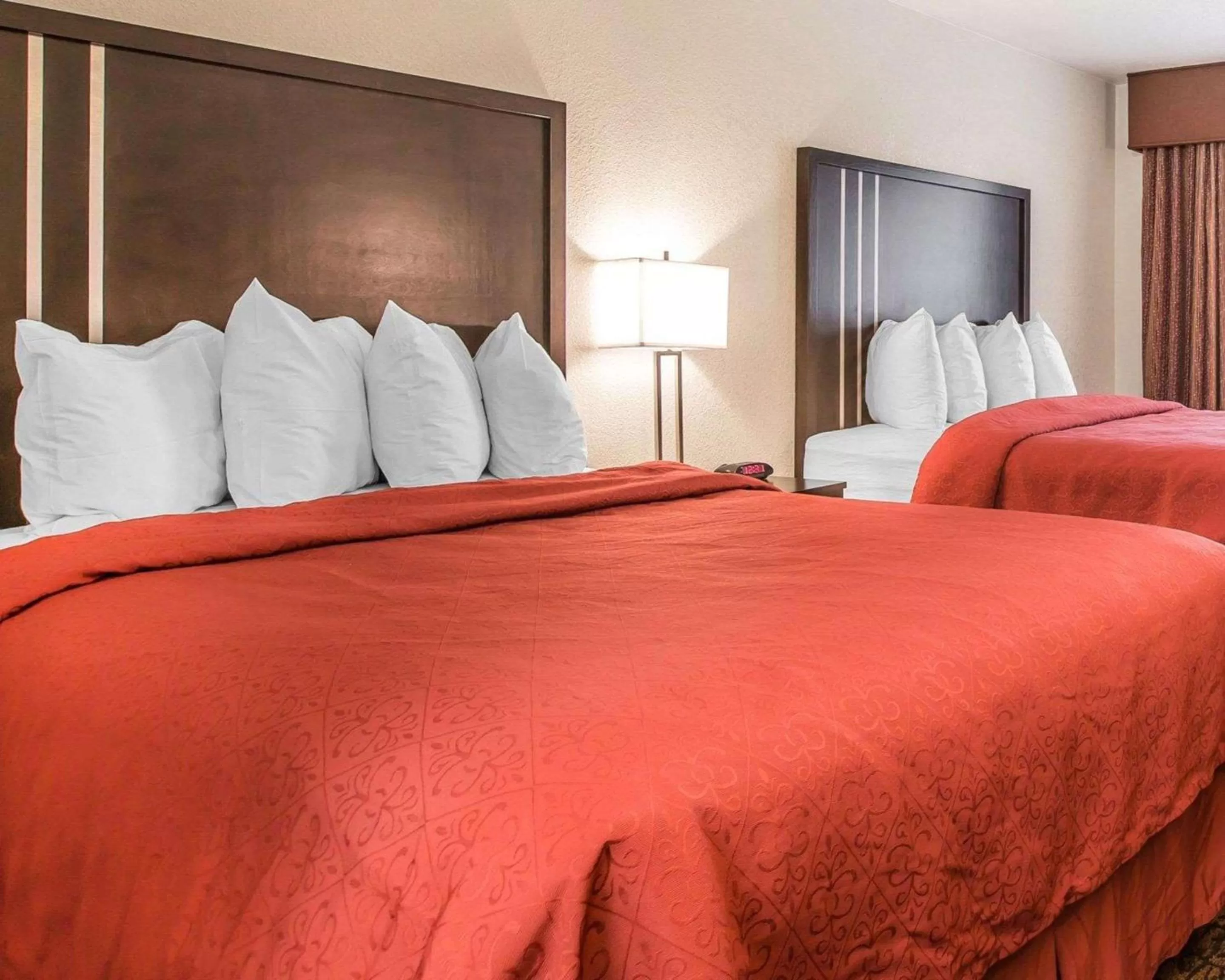 Queen Room with Two Queen Beds - Smoking in Quality Inn & Suites Woodland - Sacramento Airport