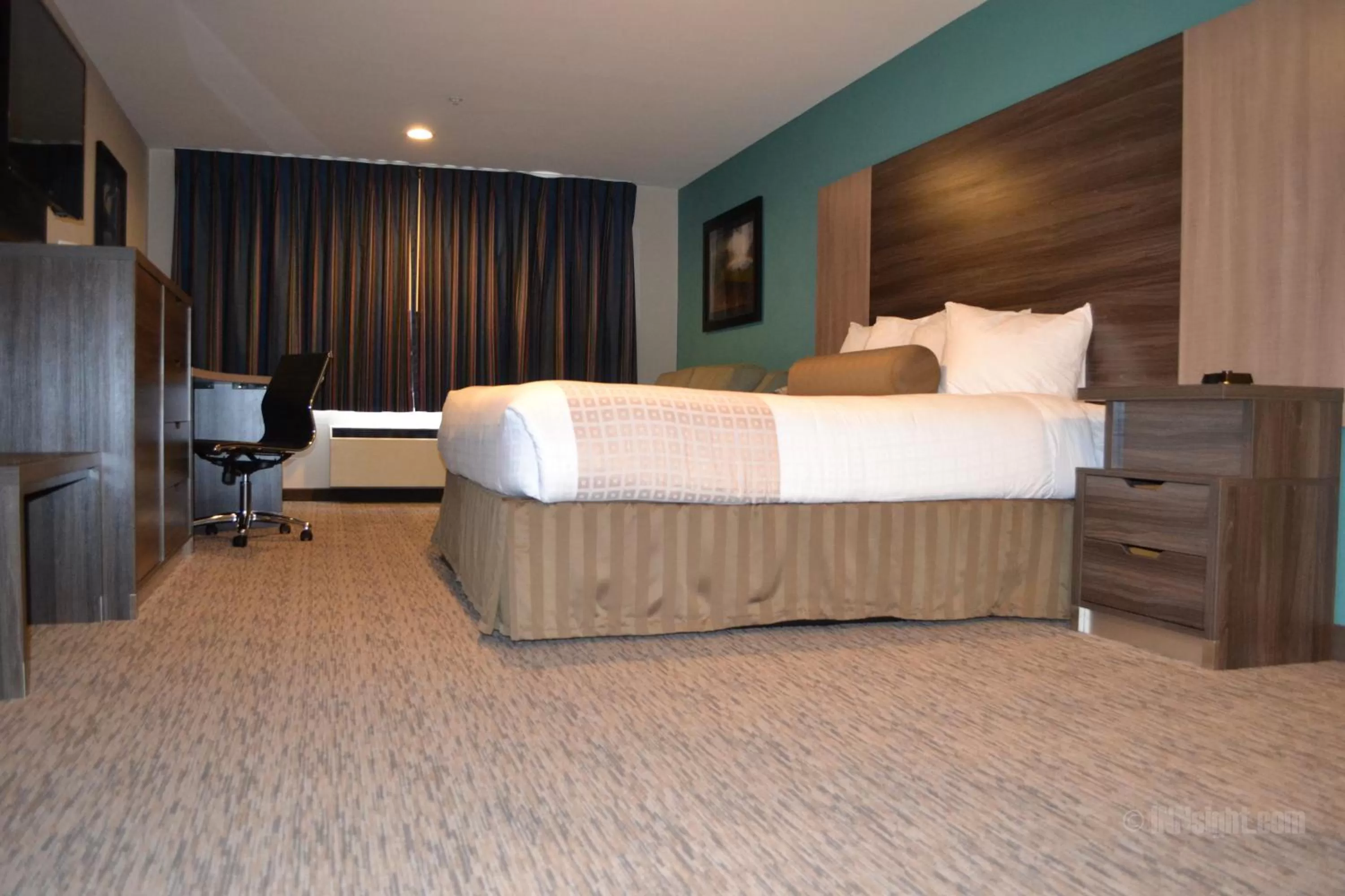 King Mini Suite in Yosemite Southgate Hotel & Suites