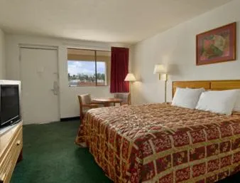 King Room -Smoking in Days Inn by Wyndham Gallup