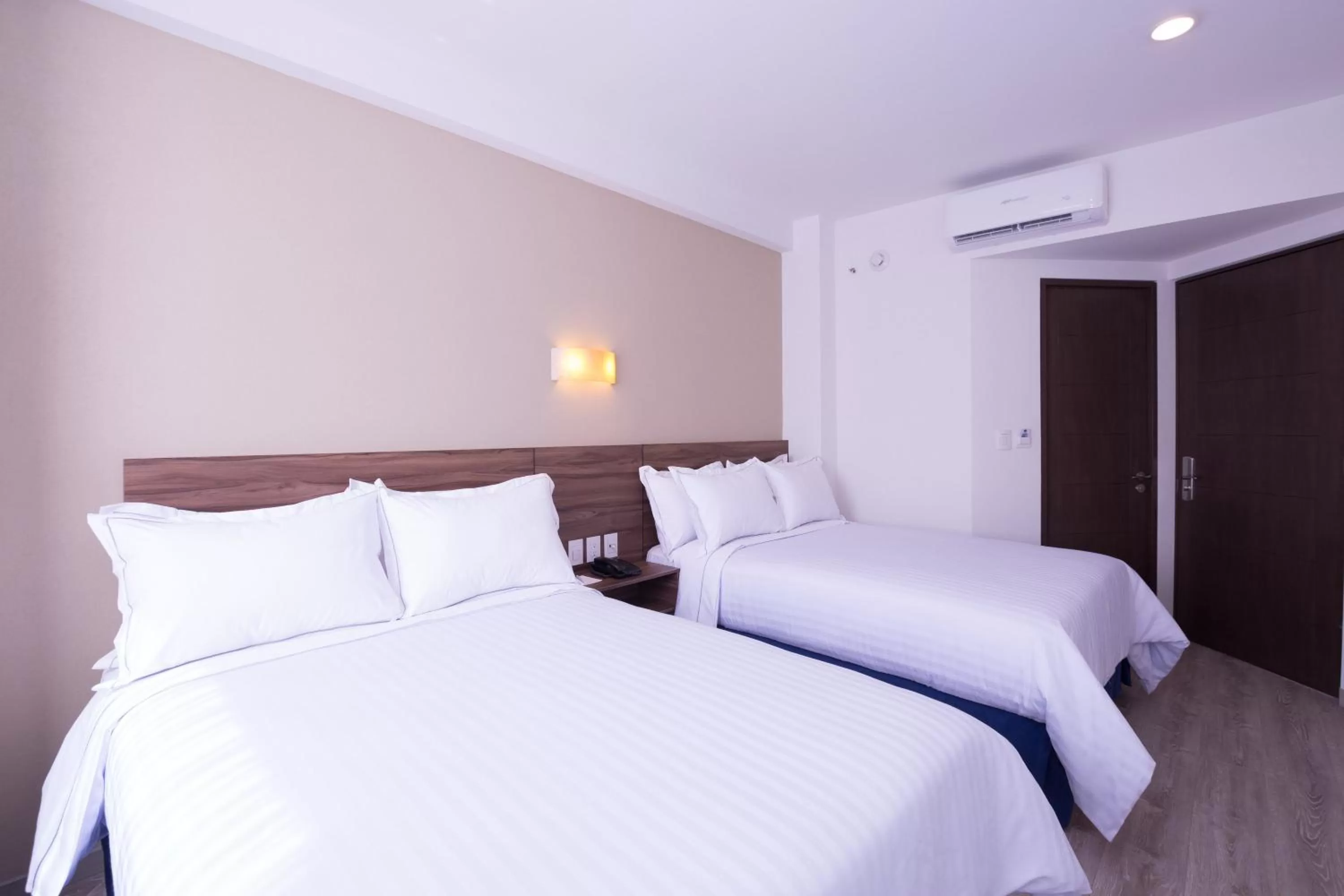 Double Room in Crown Victoria Hotel