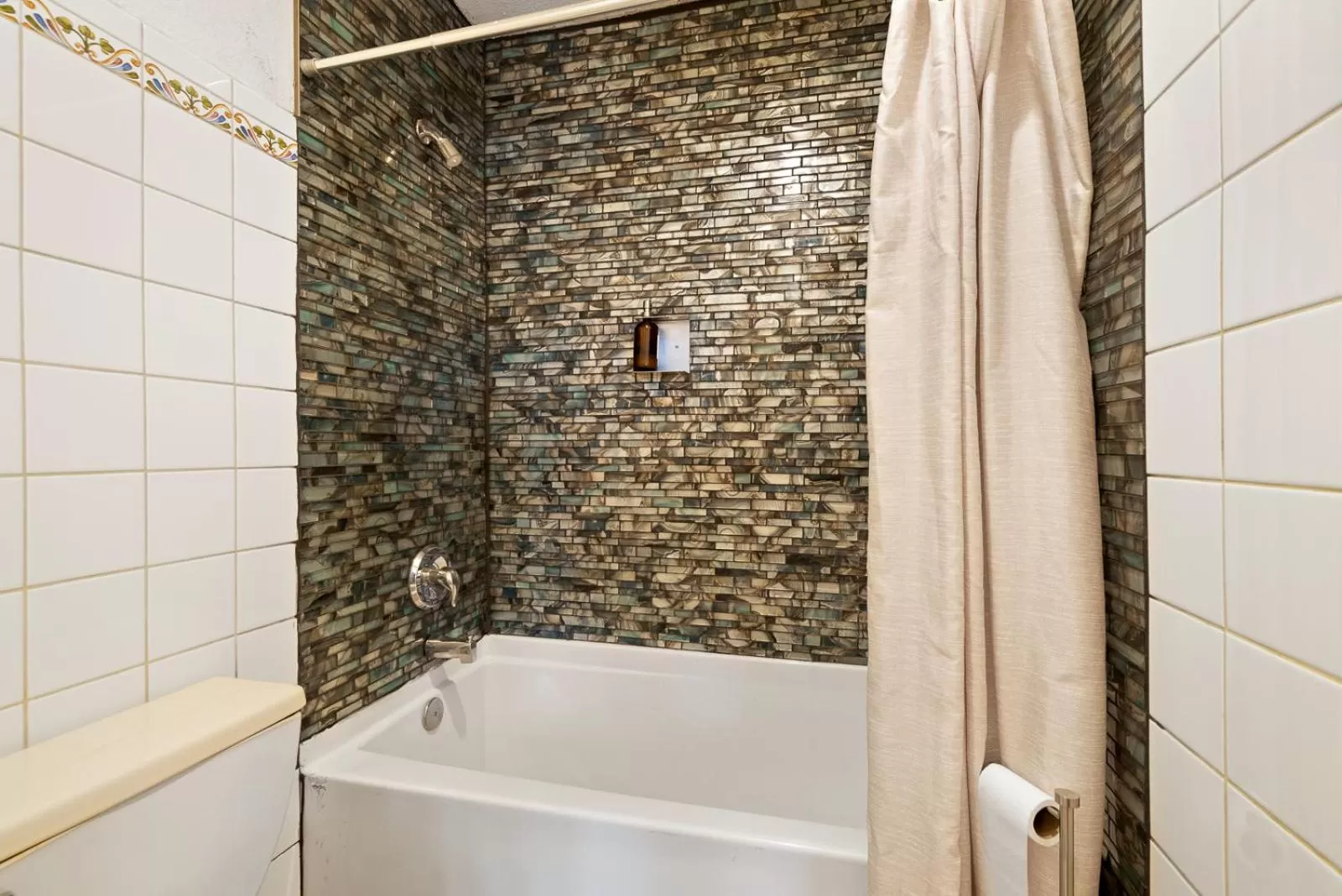 Double twin Room with Private Bathroom in Qupqugiaq Inn