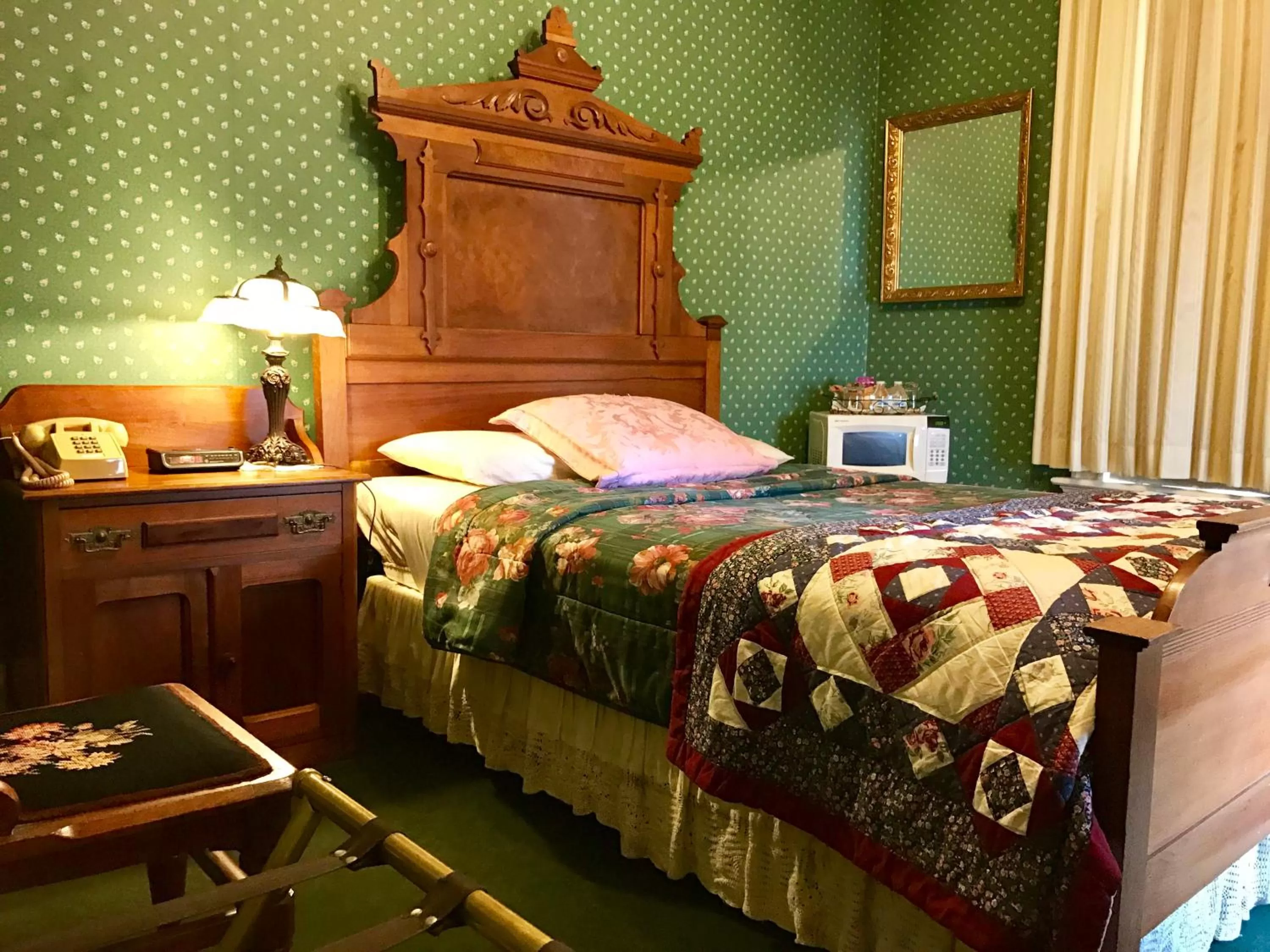 Standard Double Room in The Redstone Inn and Suites