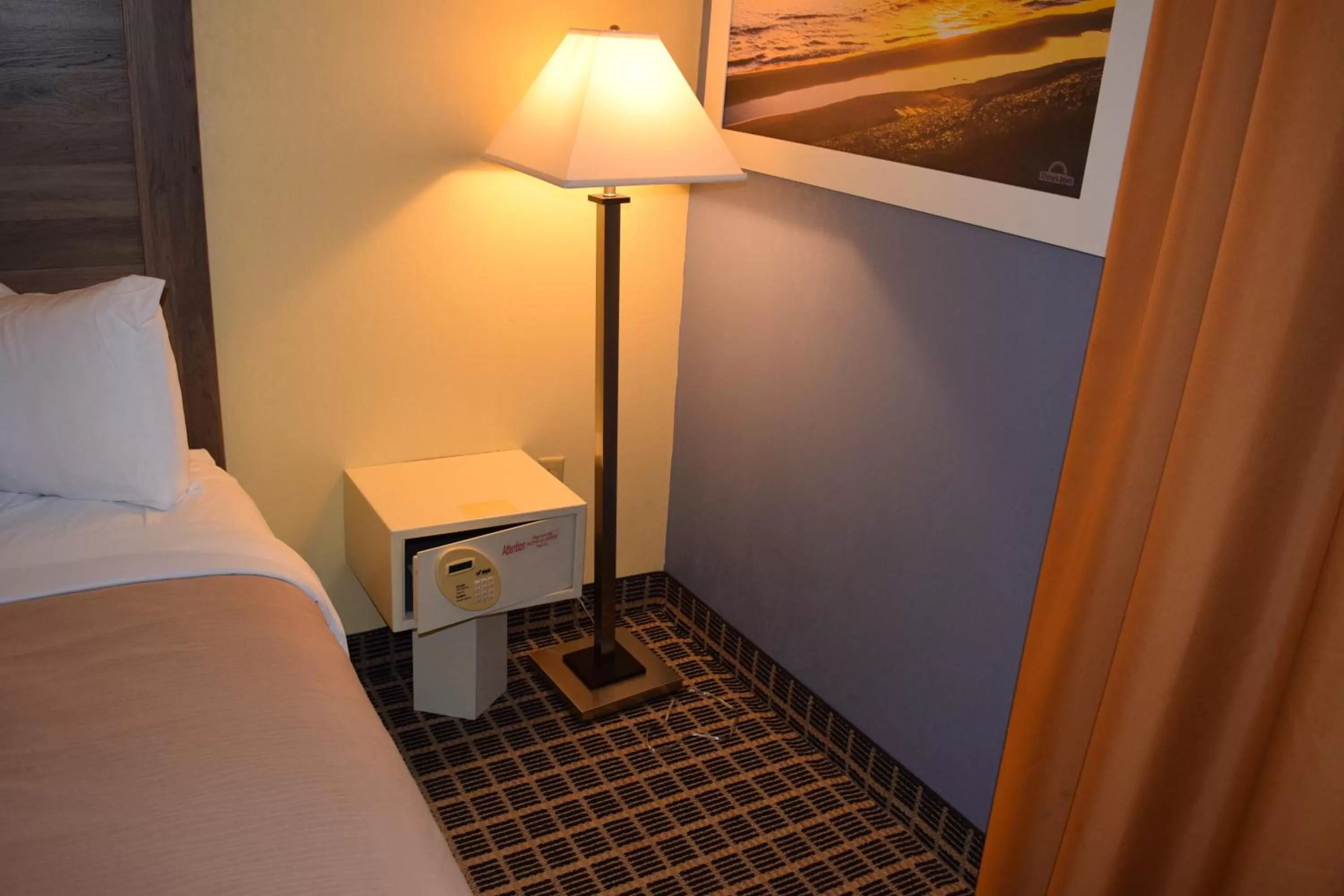 Queen Room with Two Queen Beds - Mobility Access/Non-Smoking in Days Inn by Wyndham Cadillac