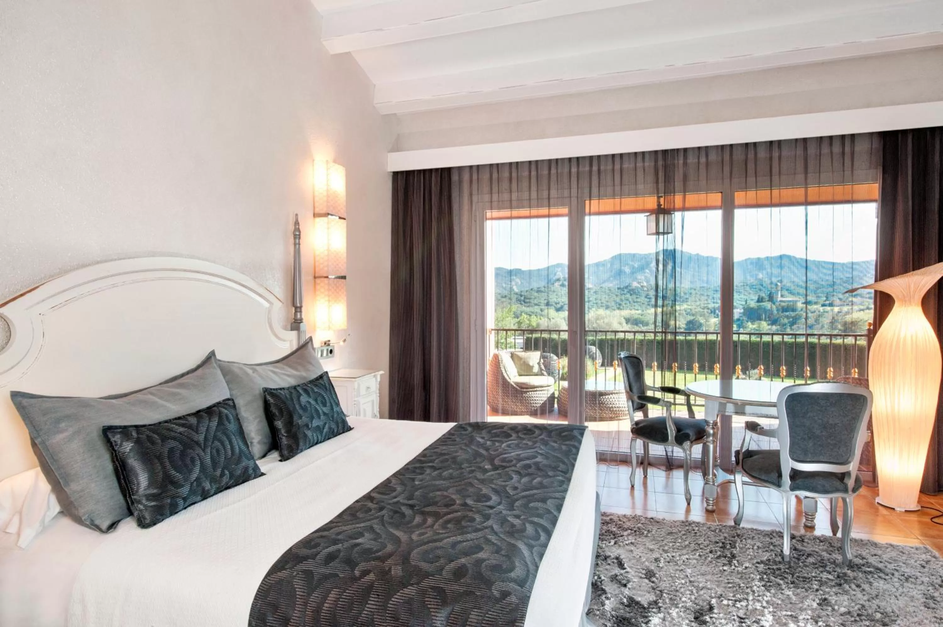 Triple Room with Terrace and Spa Access in Mas Tapiolas