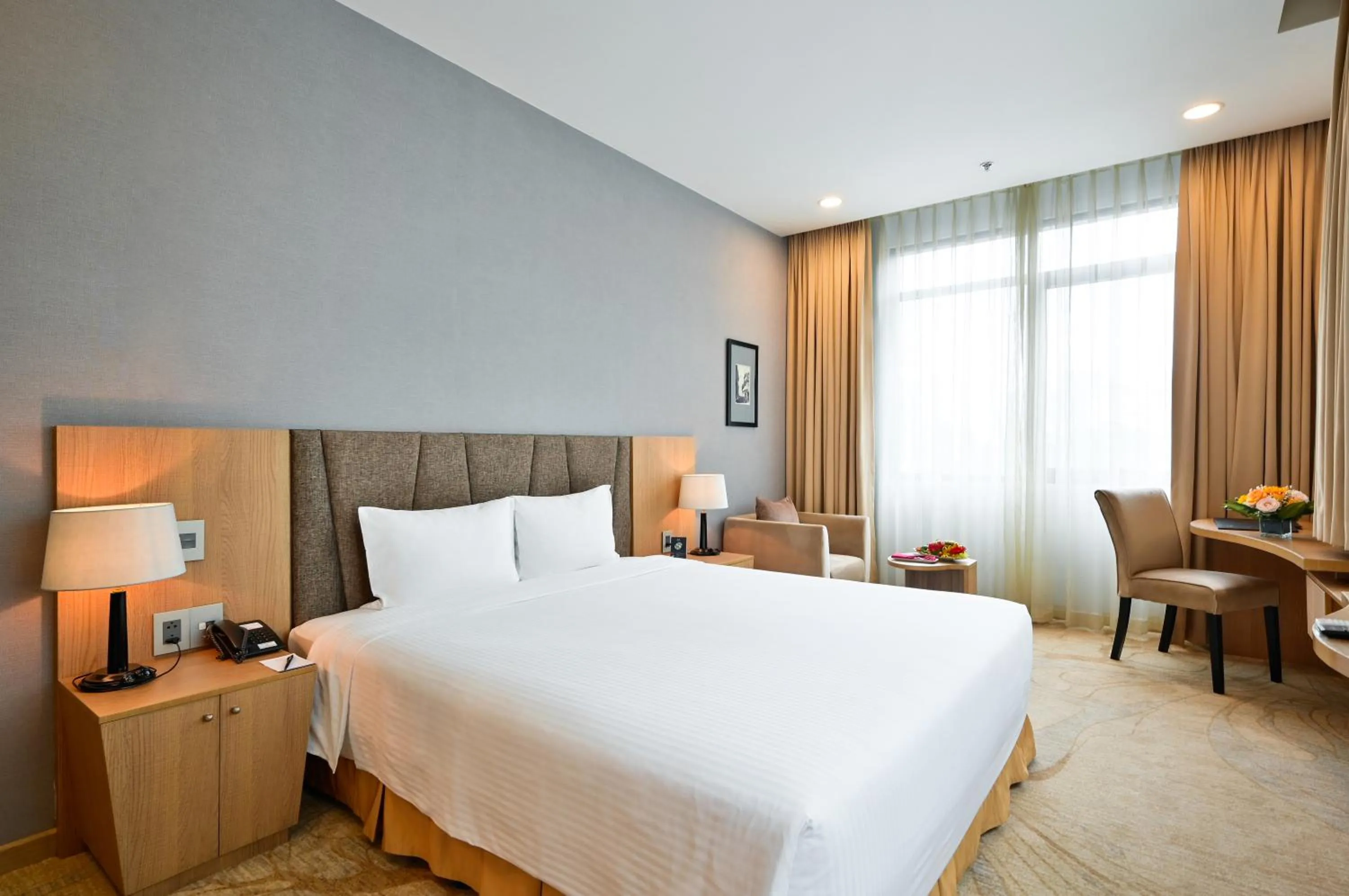 Deluxe King Room with City View in Muong Thanh Grand Saigon Centre Hotel