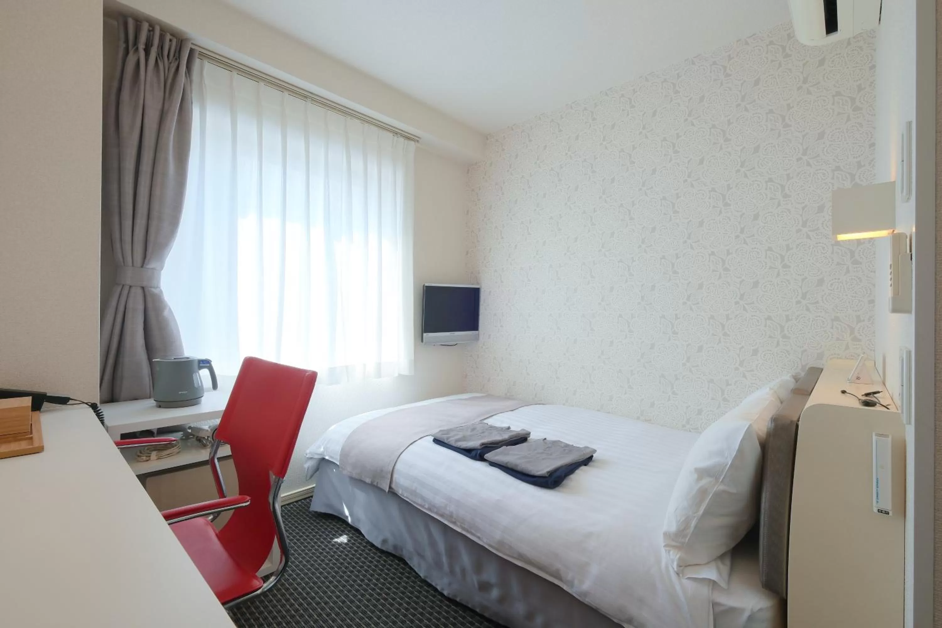 Small Double Room with Small Double Bed - Non-Smoking in Fukuyama Oriental Hotel